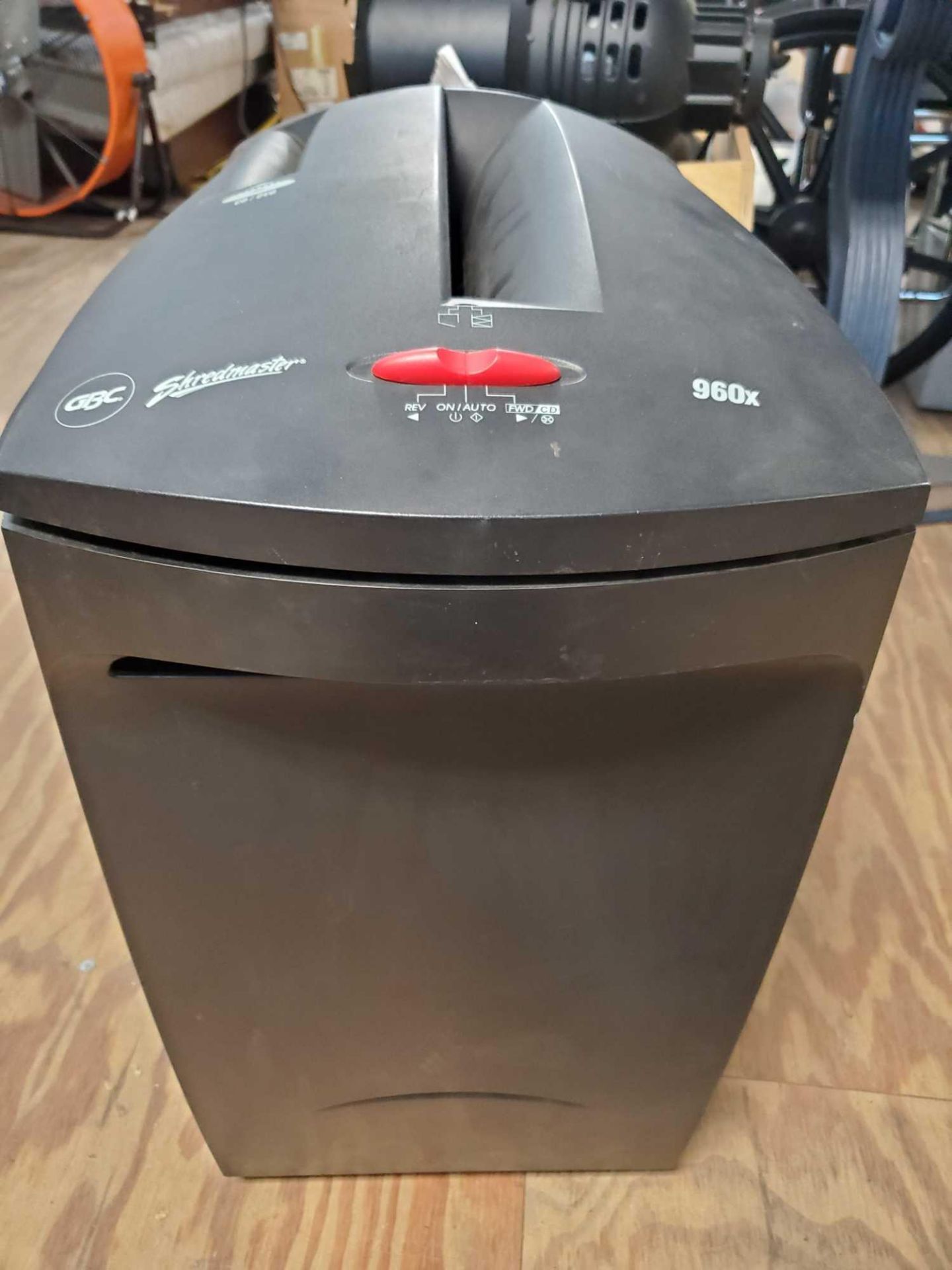 GBC SHREDMASTER 960X 9 GALLON CAPACITY CD/DVD 10 PAGE SHREDDER.