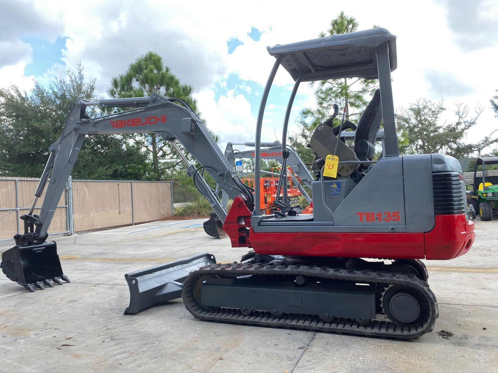 TAKEUCHI TB125 HYDRAULIC EXCAVATOR, DIESEL ENGINE, OROPS, FILL BLADE - Image 2 of 5