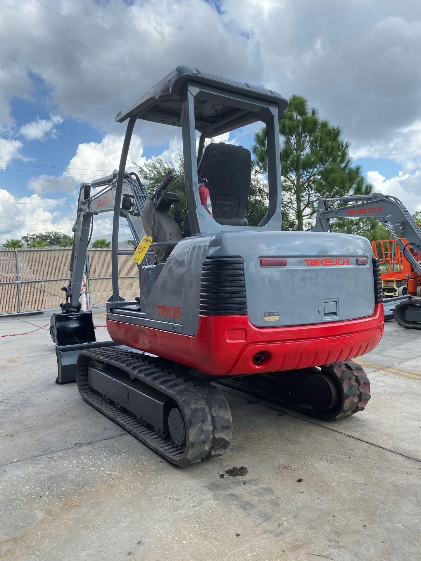 TAKEUCHI TB125 HYDRAULIC EXCAVATOR, DIESEL ENGINE, OROPS, FILL BLADE - Image 3 of 5