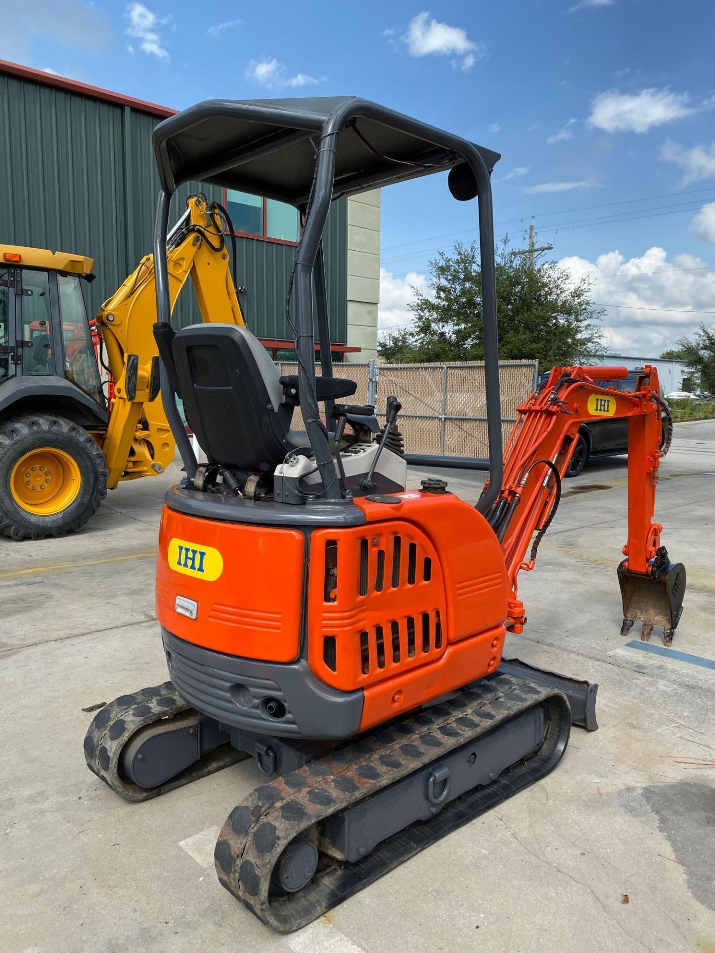 IHI 15VX MINI EXCAVATOR, DIESEL, PUSH BLADE, EXTENDABLE TRACKS, BUCKET, RUNS AND OPERATES - Image 2 of 6