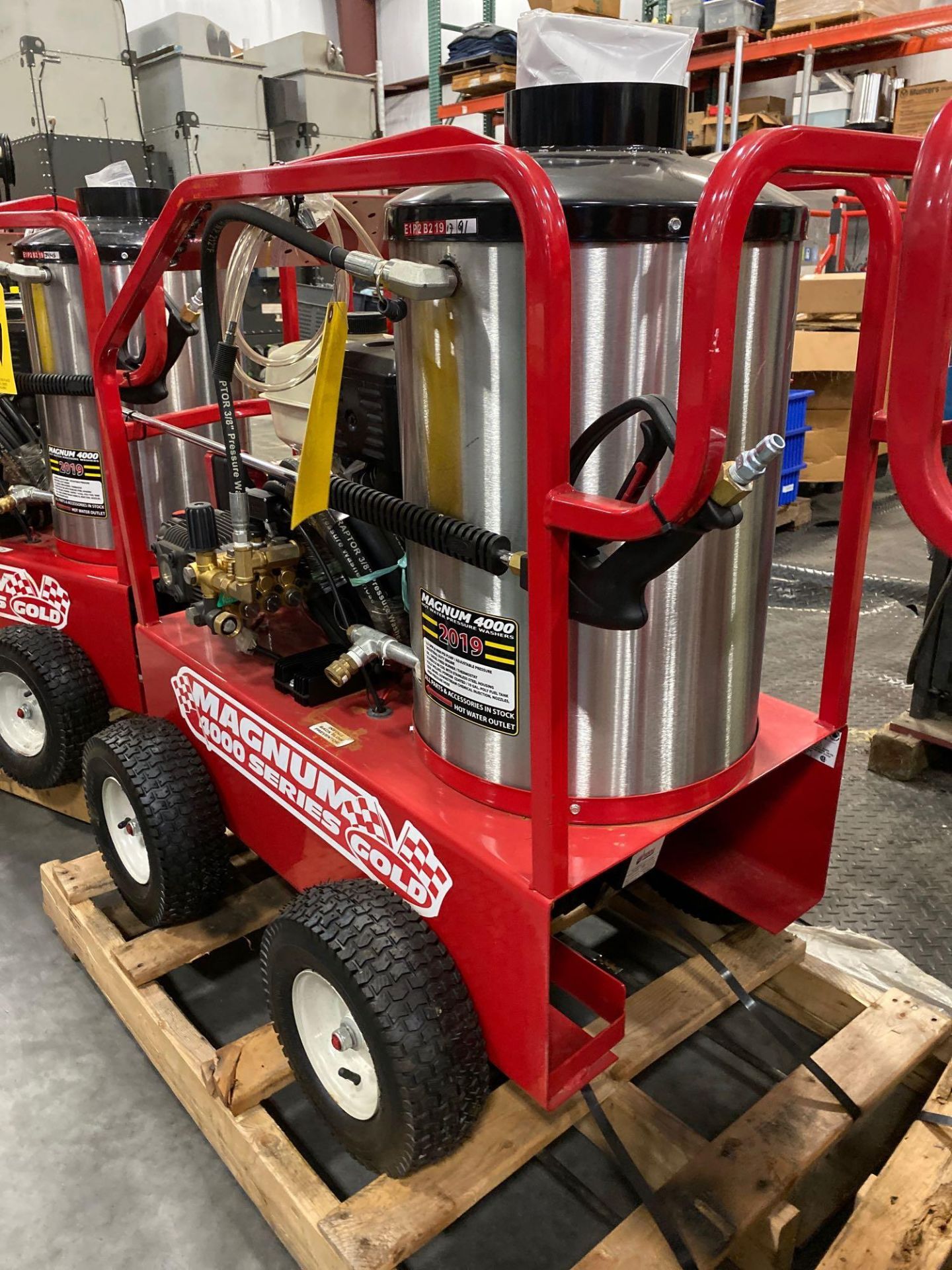 NEW 2019 MAGNUM 4000 PSI HEATED PRESSURE WASHER, ELECTRIC START, GAS POWERED WITH DIESEL BURNER, HOS