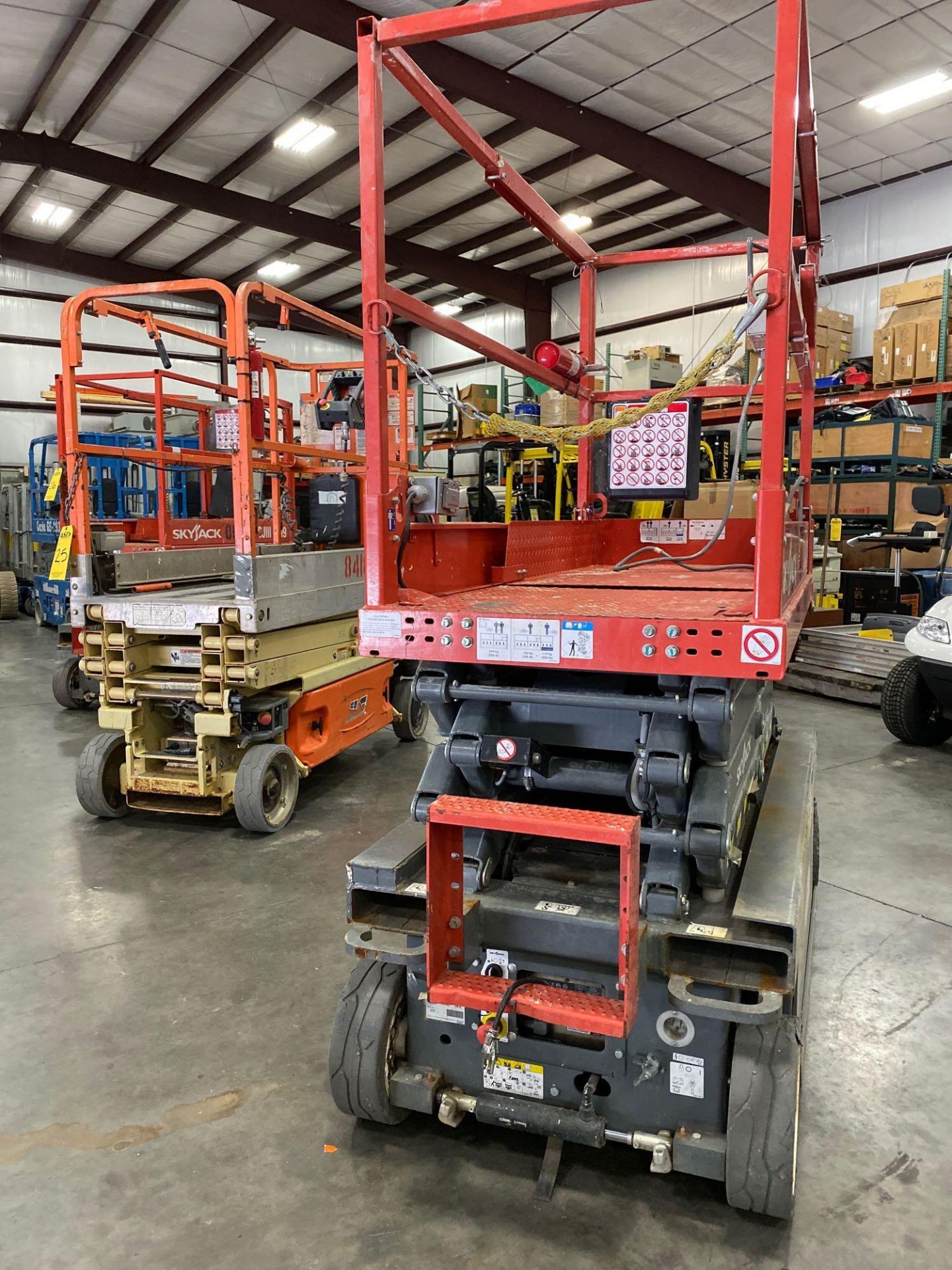 2018 SKYJACK SJIII 3319 ELECTRIC SCISSOR LIFT, SELF PROPELLED, 19' PLATFORM HEIGHT, EXTENDABLE PLATF - Bild 5 aus 7