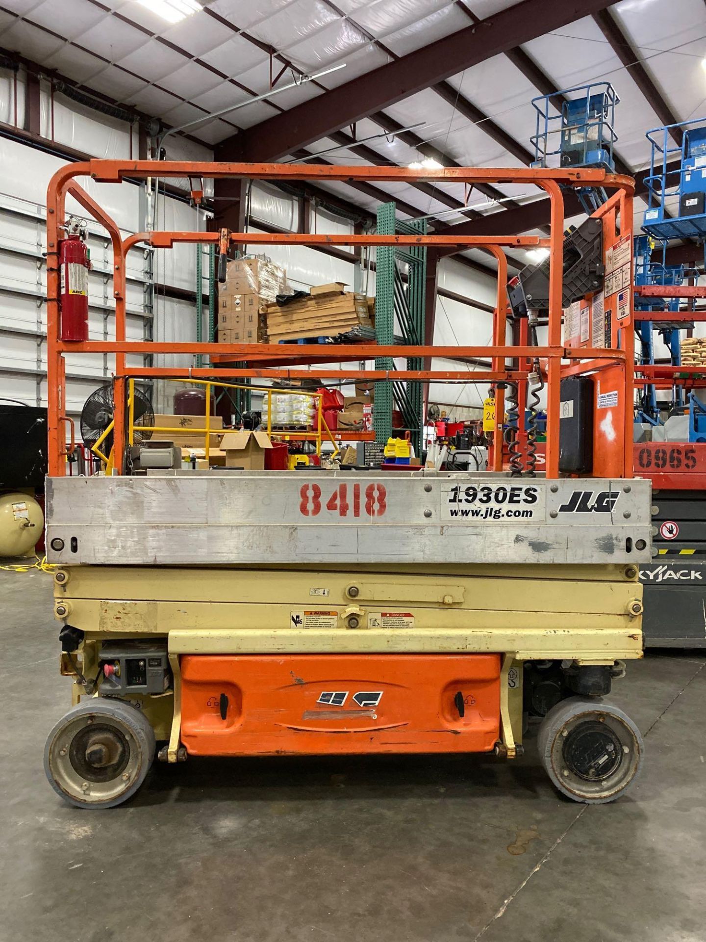 2014 JLG 1930ES ELECTRIC SCISSOR LIFT, SELF PROPELLED, EXTENDABLE PLATFORM, 500 LB CAPACITY, 19' PLA - Bild 3 aus 7