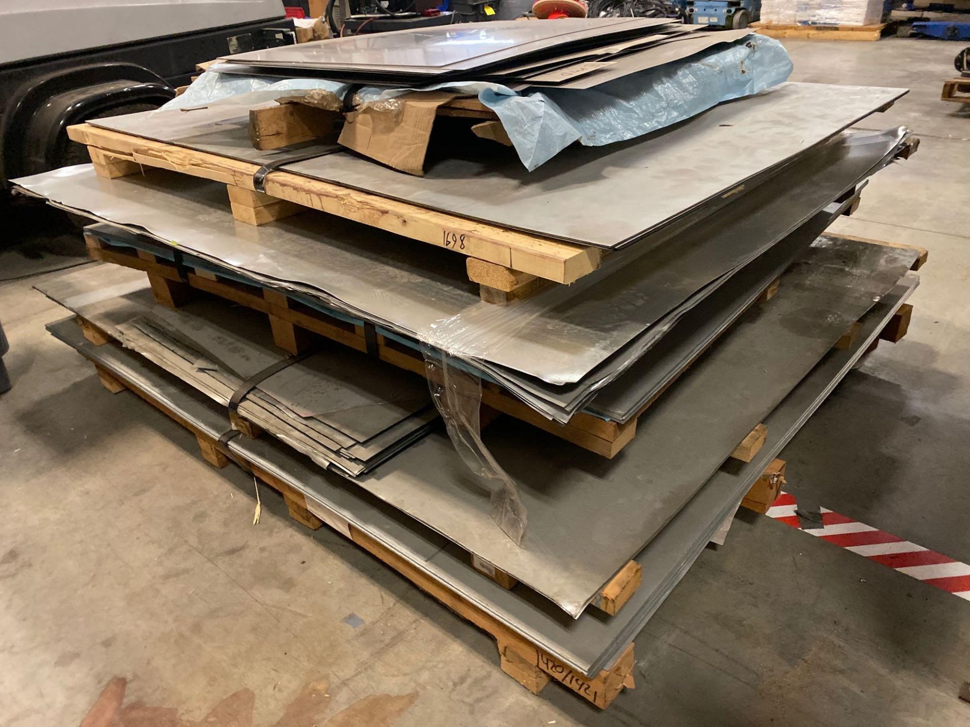 LARGE QUANTITY SHEET METAL - Bild 3 aus 4