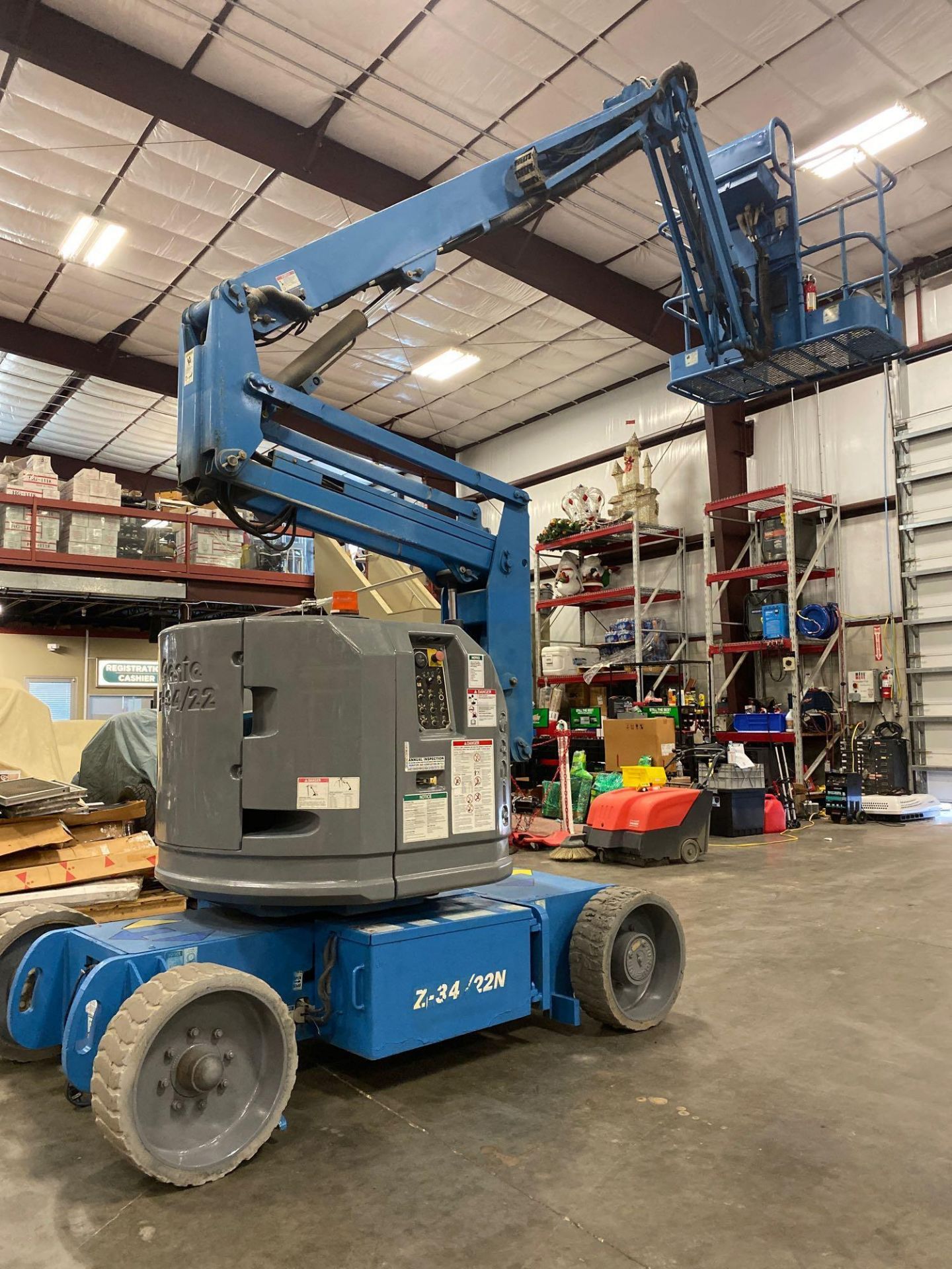 GENIE Z-30/20N ELECTRIC ARTICULATING BOOM LIFT, 30' PLATFORM HEIGHT, BUILT IN BATTERY CHARGER, RUNS - Image 9 of 10