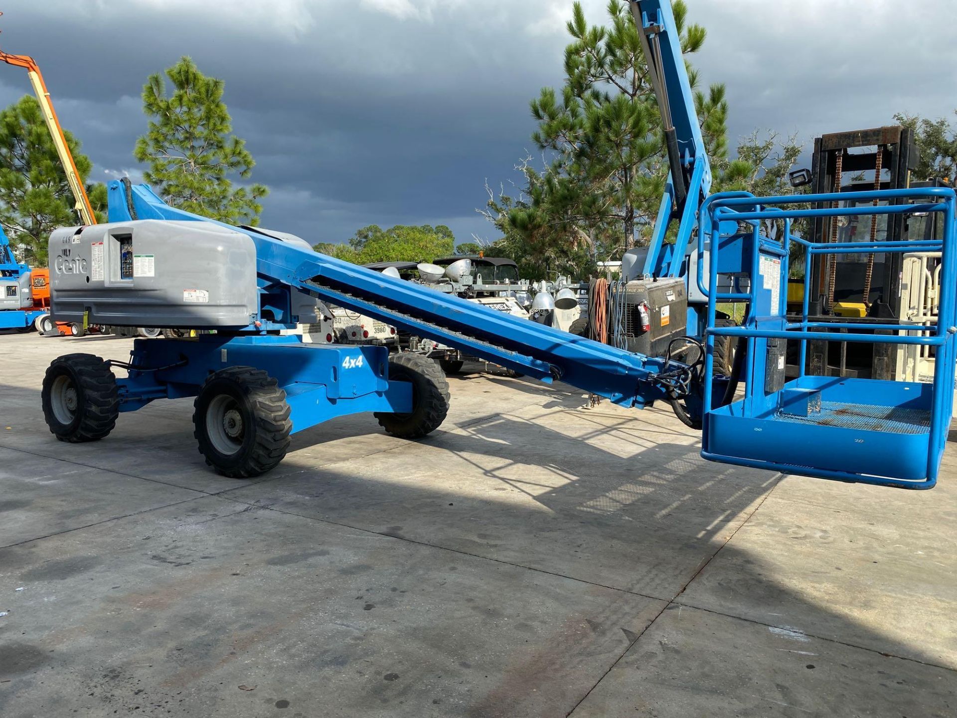 GENIE S-40 4 x 4 DIESEL BOOM LIFT - Image 6 of 10