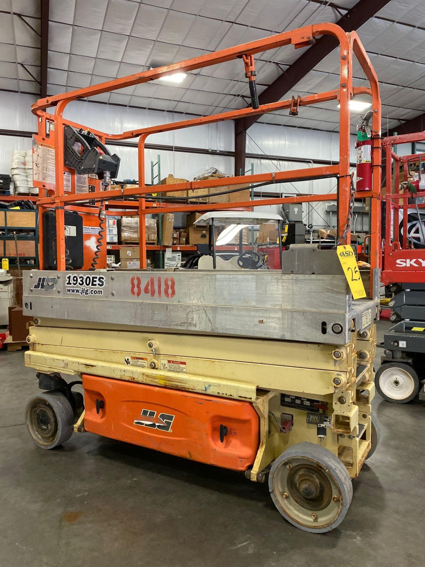 2014 JLG 1930ES ELECTRIC SCISSOR LIFT, SELF PROPELLED, EXTENDABLE PLATFORM, 500 LB CAPACITY, 19' PLA