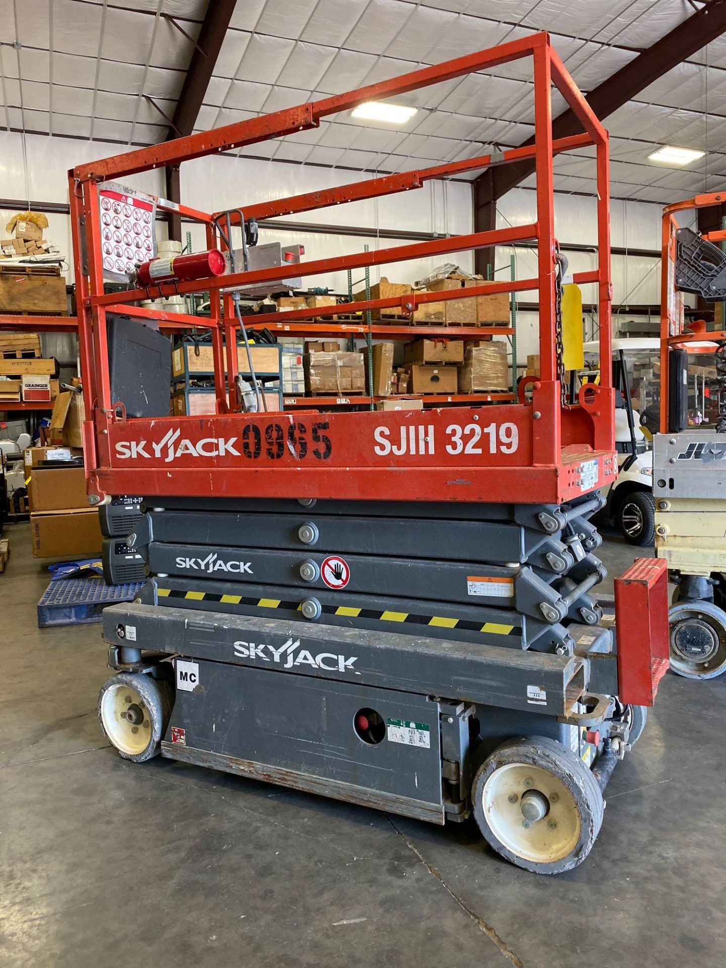 2016 SKYJACK SJIII 3219 ELECTRIC SCISSOR LIFT, SELF PROPELLED, EXTENDABLE PLATFORM, 500 LB CAPACITY,