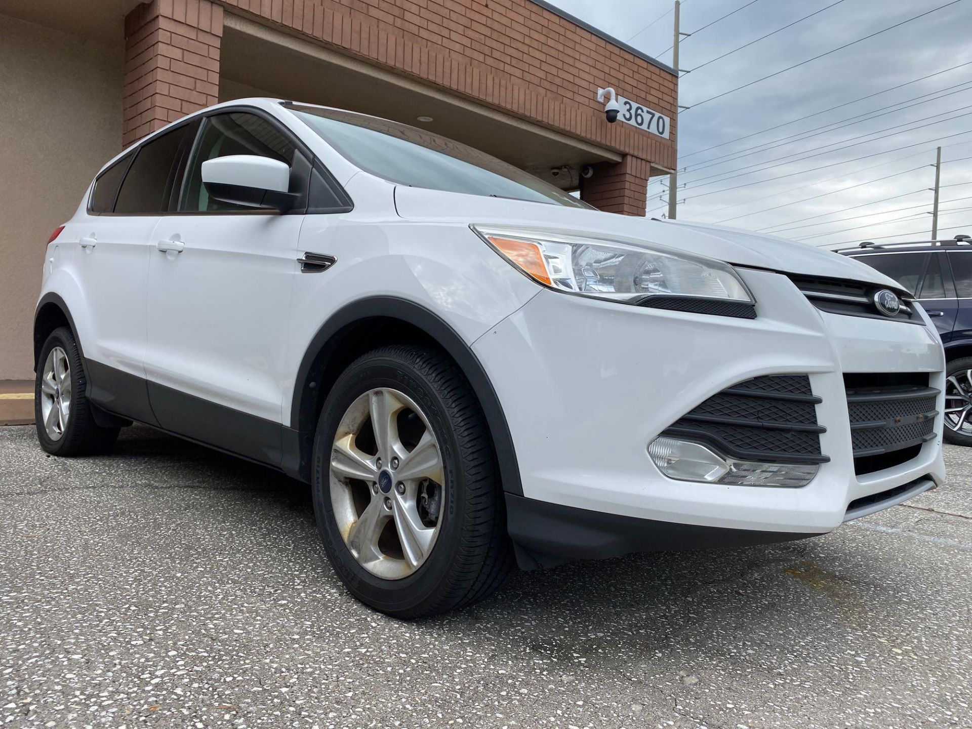 2015 FORD ESCAPE SUV, 4WD, ECO BOOST, RUNS AND DRIVES - Image 2 of 8