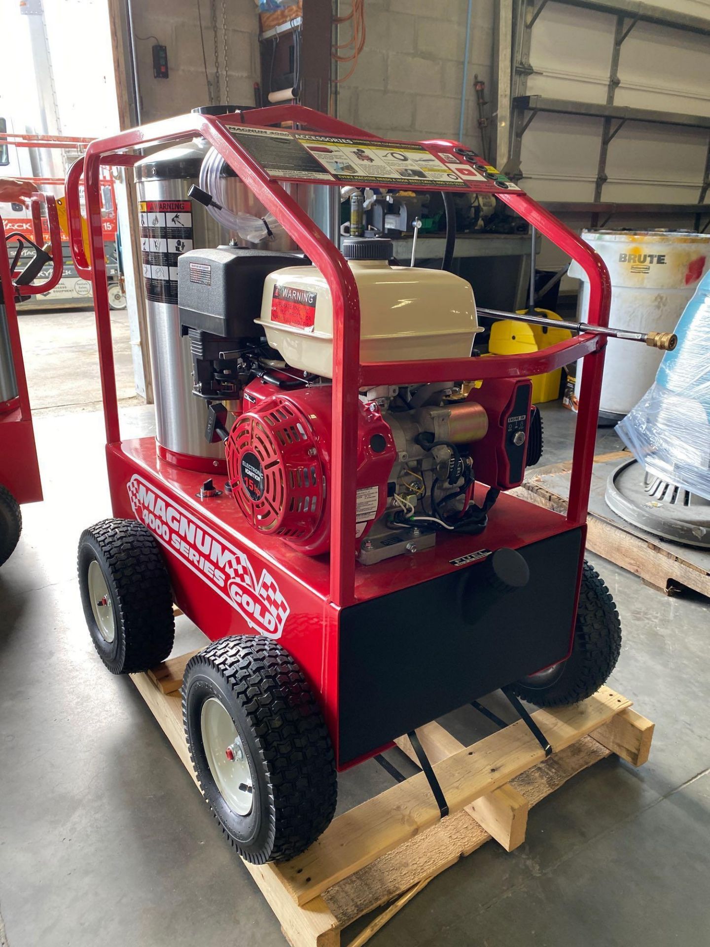 NEW 2019 MAGNUM 4000 PSI HEATED PRESSURE WASHER, ELECTRIC START, GAS POWERED WITH DIESEL BURNER, HOS - Image 2 of 6