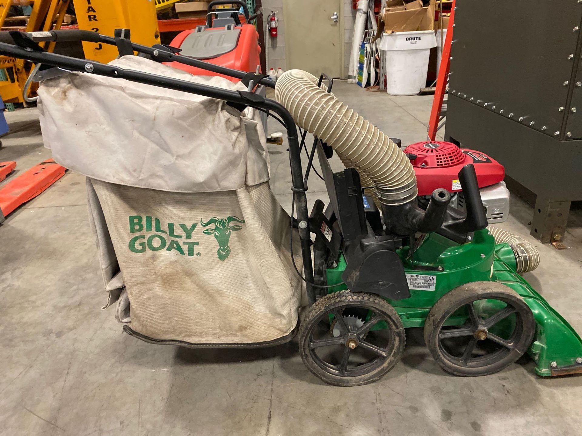 BILLY GOAT TKV650SPH COMMERCIAL VACUUM WITH BUILT IN CHIPPER, HONDA GAS POWERED, RUNS AND OPERATES - Image 4 of 6