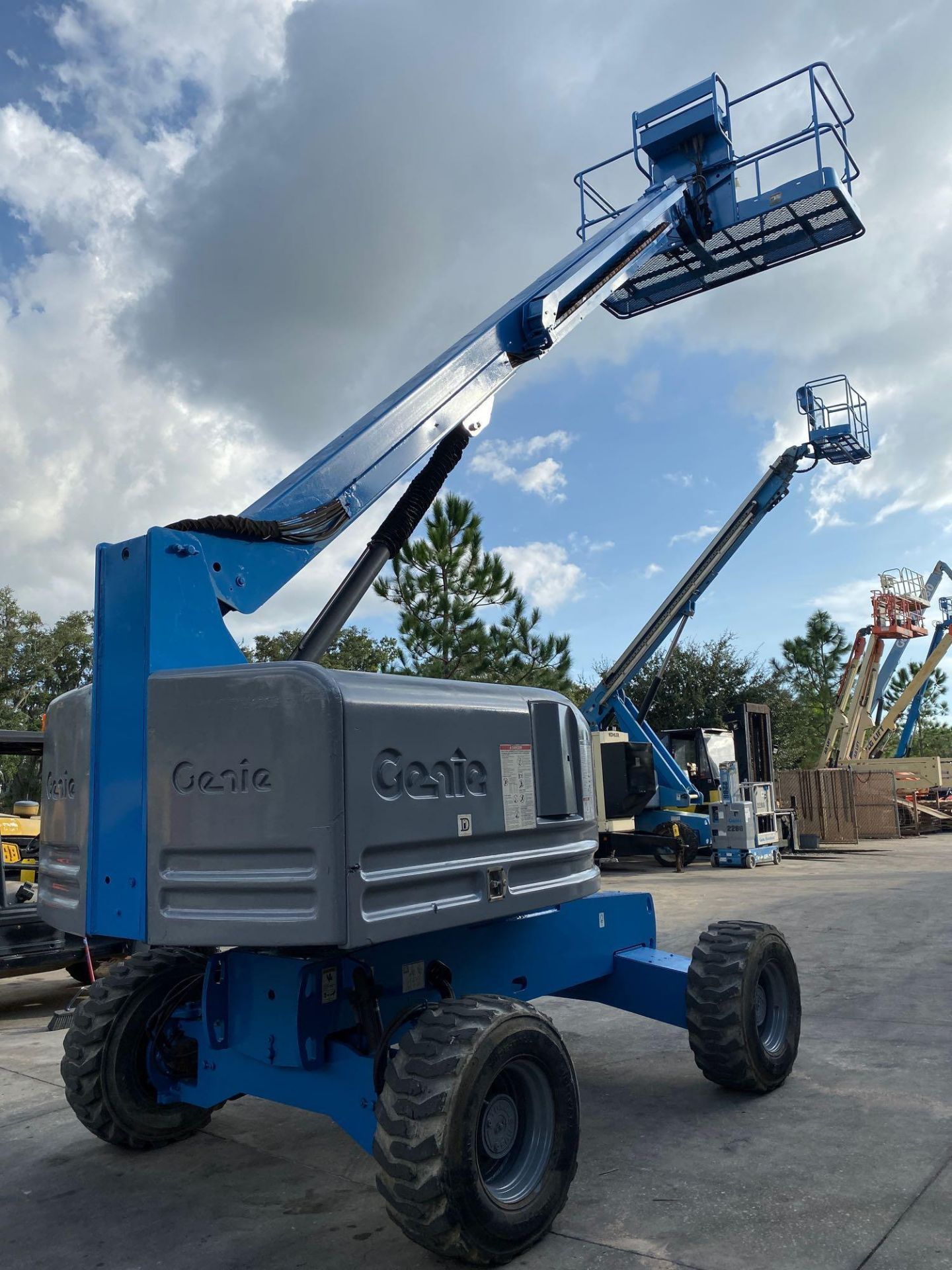 GENIE S-40 DIESEL 4 x 4 BOOM LIFT, 40' PLATFORM HEIGHT, RUNS & OPERATES - Image 6 of 7