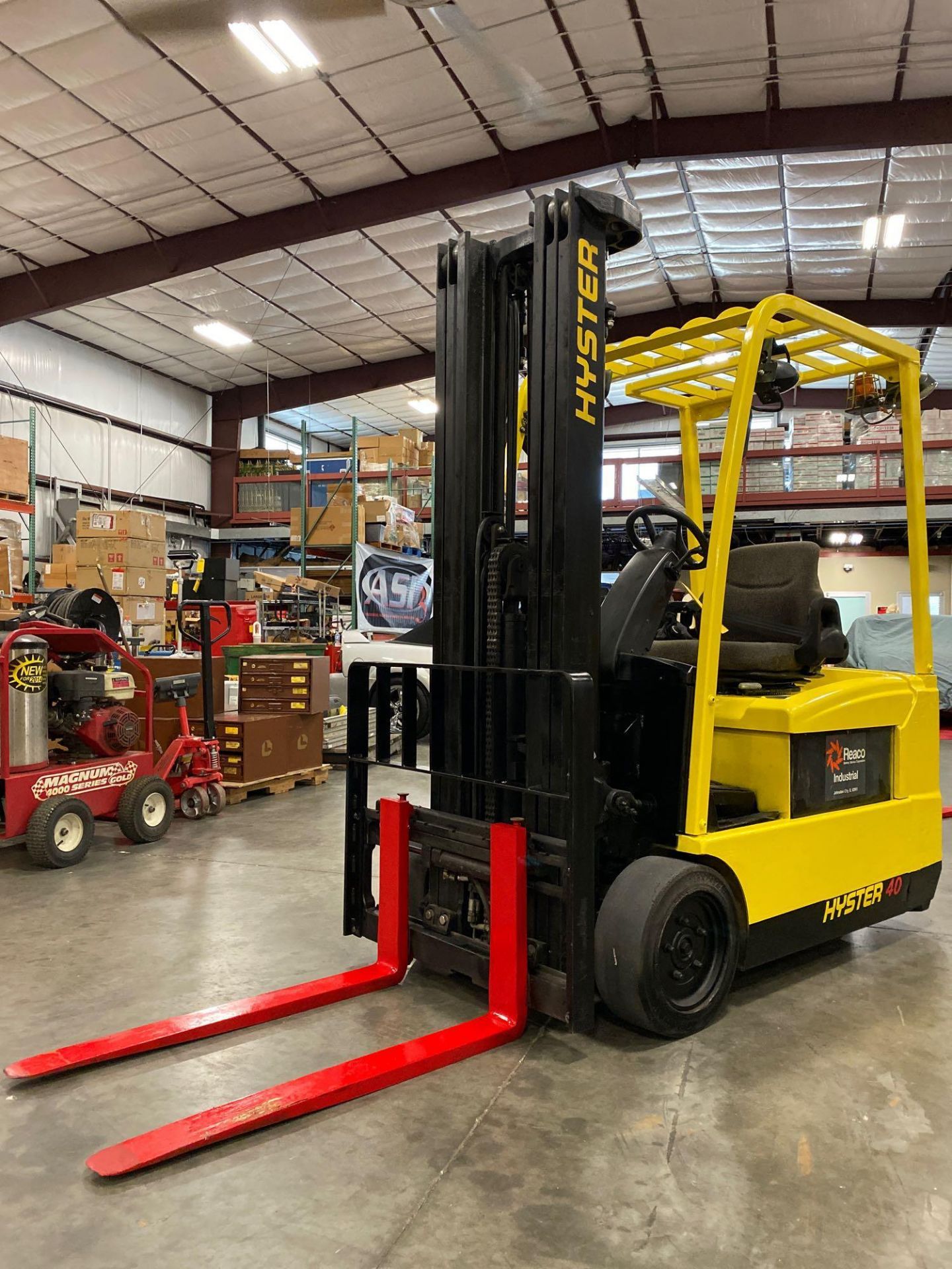 HYSTER J40ZT ELECTRIC FORKLIFT, TILT, SIDESHIFT, CUSHION TIRES, RUNS AND OPERATES