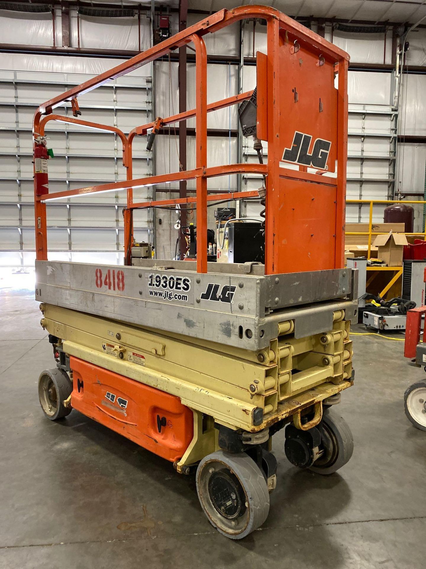 2014 JLG 1930ES ELECTRIC SCISSOR LIFT, SELF PROPELLED, EXTENDABLE PLATFORM, 500 LB CAPACITY, 19' PLA - Bild 4 aus 7