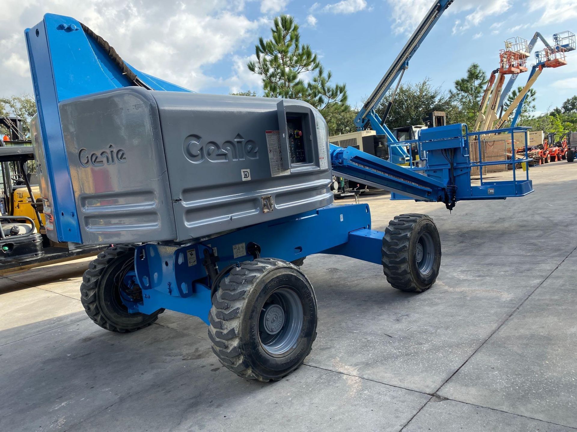 GENIE S-40 DIESEL 4 x 4 BOOM LIFT, 40' PLATFORM HEIGHT, RUNS & OPERATES - Image 2 of 7