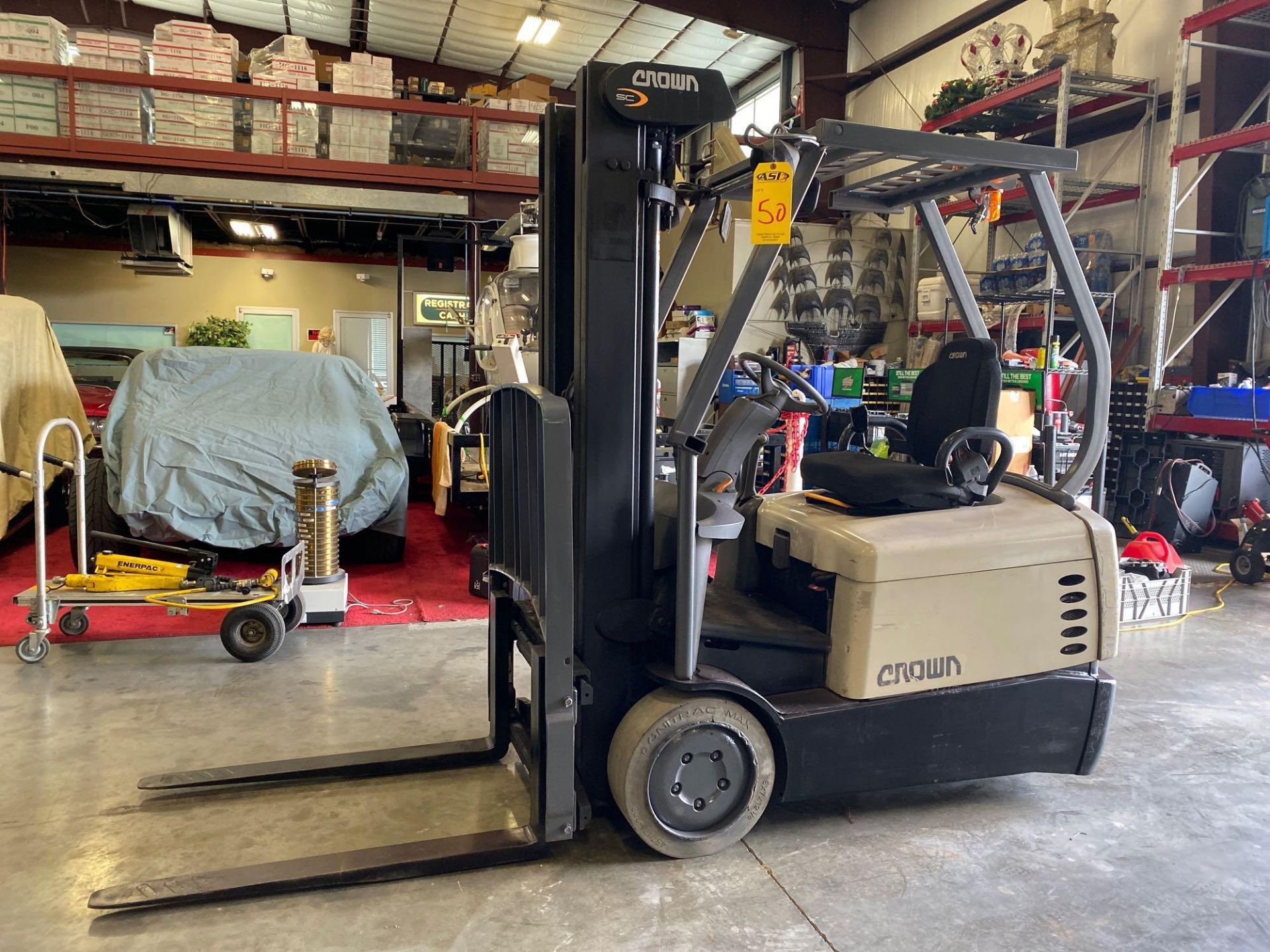 CROWN 4500 SERIES ELECTRIC FORKLIFT, TILT,SIDESHIFT,RUNS AND OPERATES