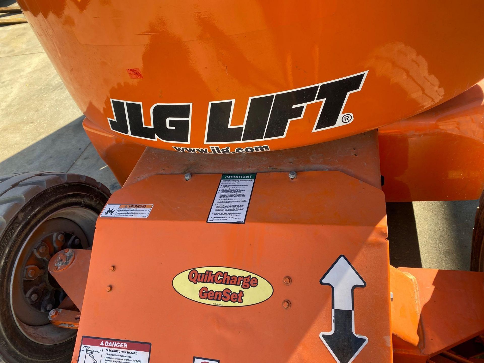 JLG E450A ARTICULATING BOOM LIFT, ELECTRIC 45’ PLATFORM HEIGHT, RUNS AND OPERATES - Image 5 of 10