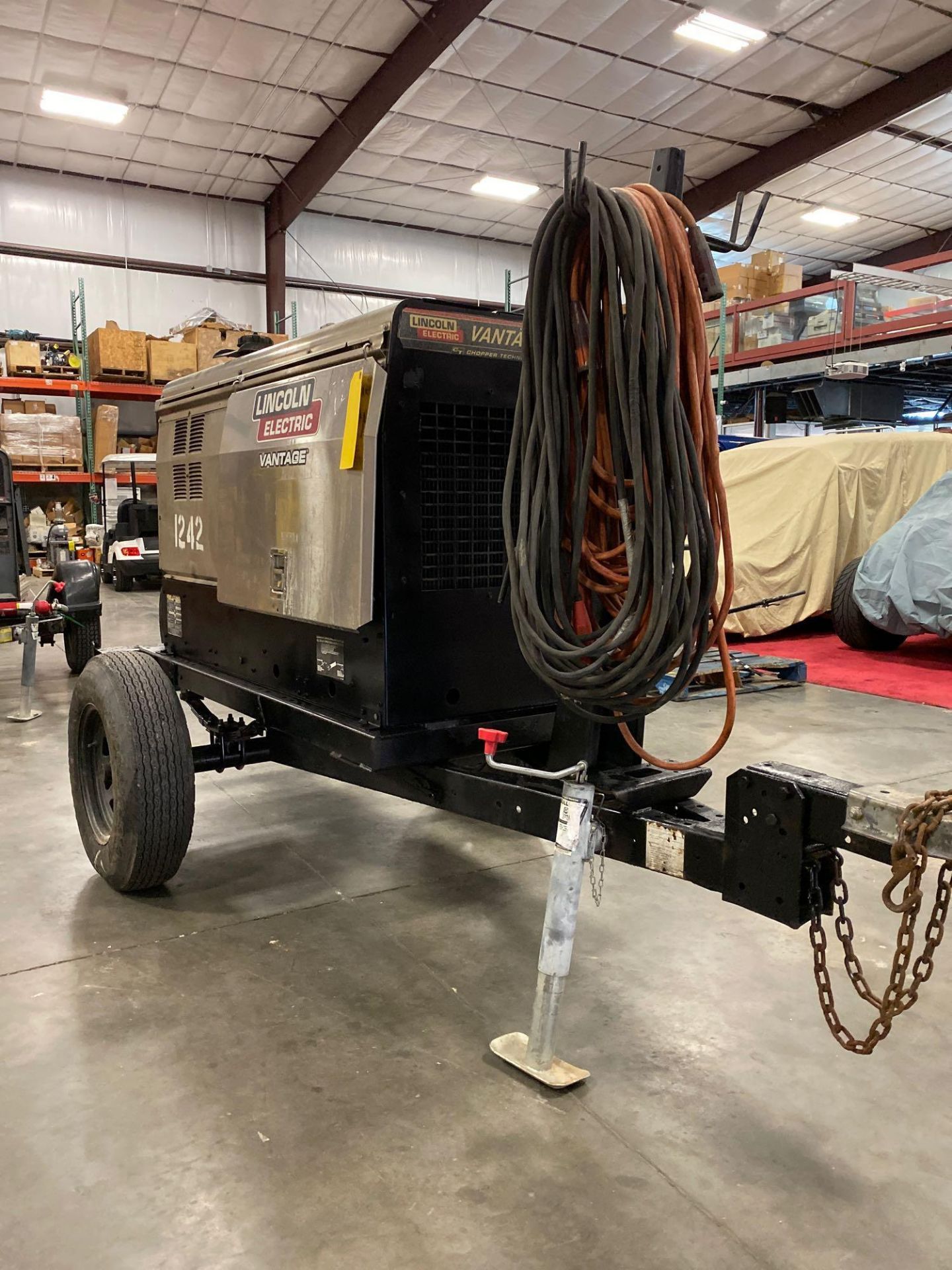 2010 LINCOLN ELECTRIC VANTAGE 300 WELDER/GENERATOR, TRAILER MOUNTED, RUNS AND OPERATES - Image 5 of 7