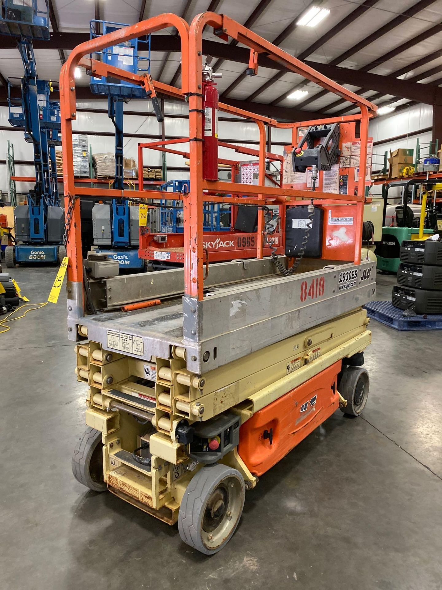 2014 JLG 1930ES ELECTRIC SCISSOR LIFT, SELF PROPELLED, EXTENDABLE PLATFORM, 500 LB CAPACITY, 19' PLA - Bild 2 aus 7