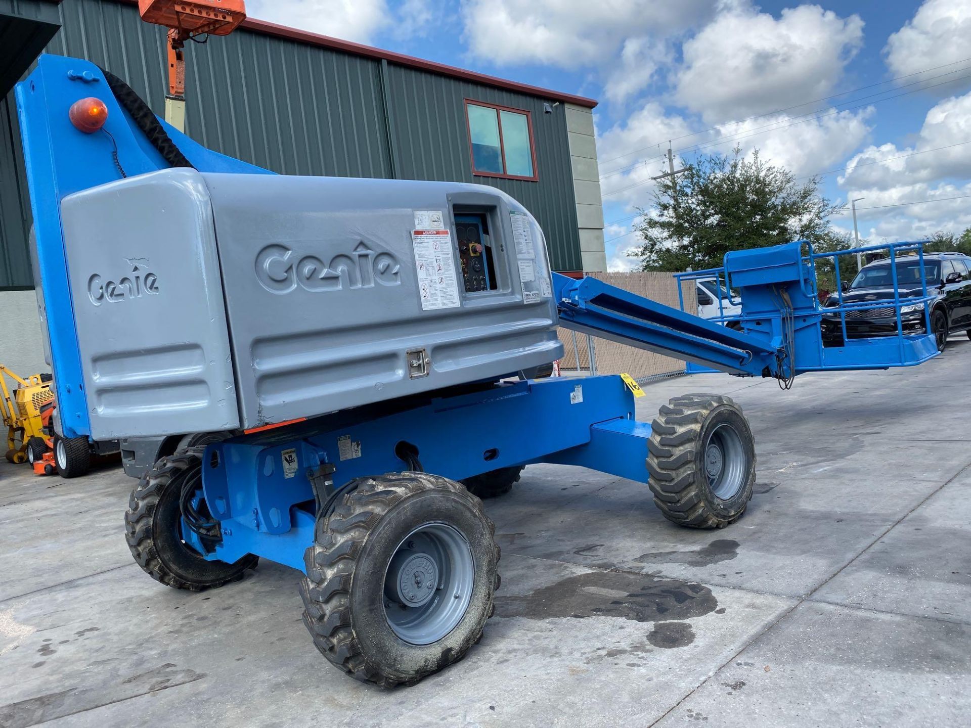 GENIE S-40 DIESEL 4 x 4 BOOM LIFT, 40' PLATFORM HEIGHT, RUNS & OPERATES - Image 5 of 8