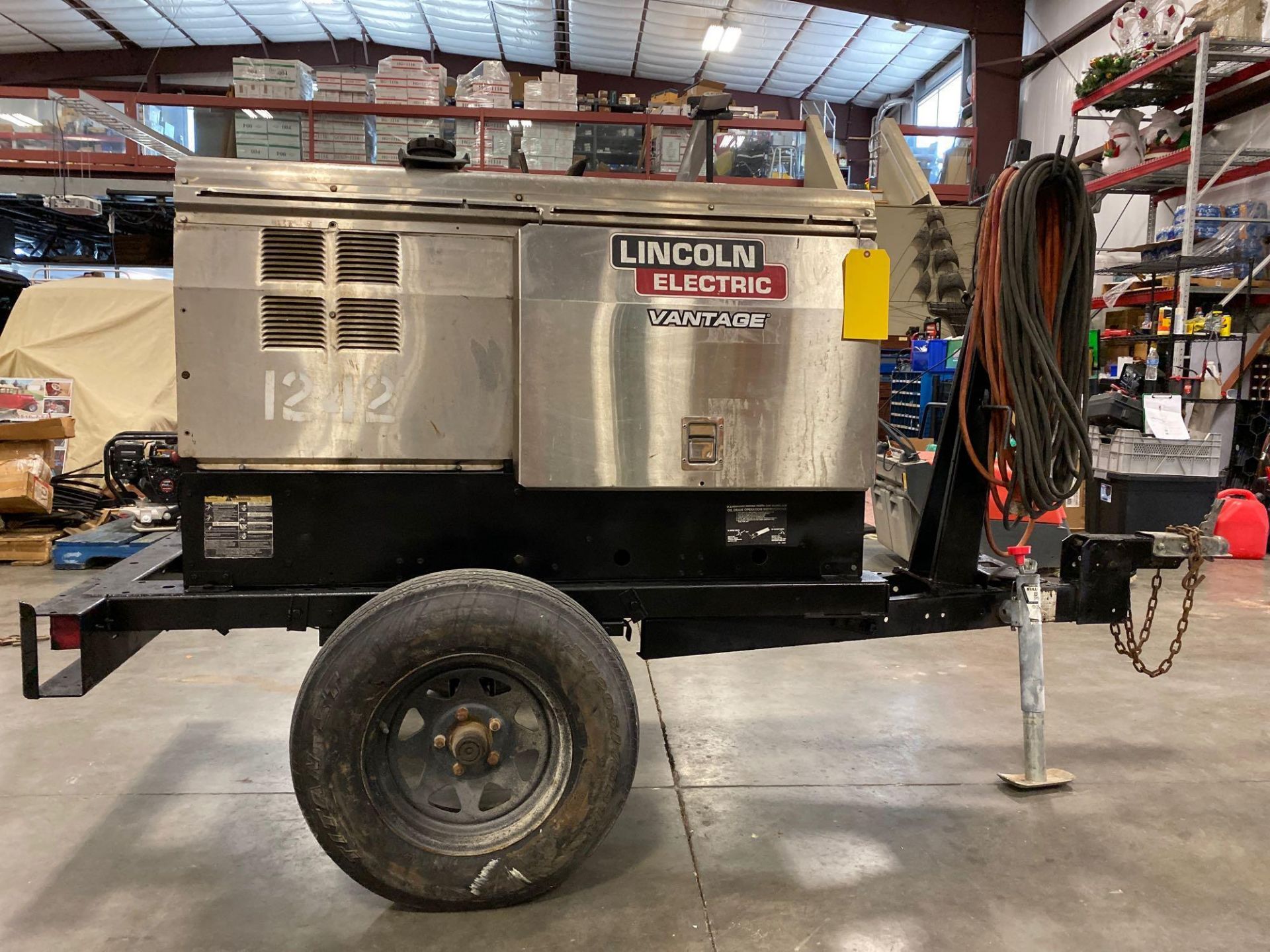 2010 LINCOLN ELECTRIC VANTAGE 300 WELDER/GENERATOR, TRAILER MOUNTED, RUNS AND OPERATES - Image 4 of 7