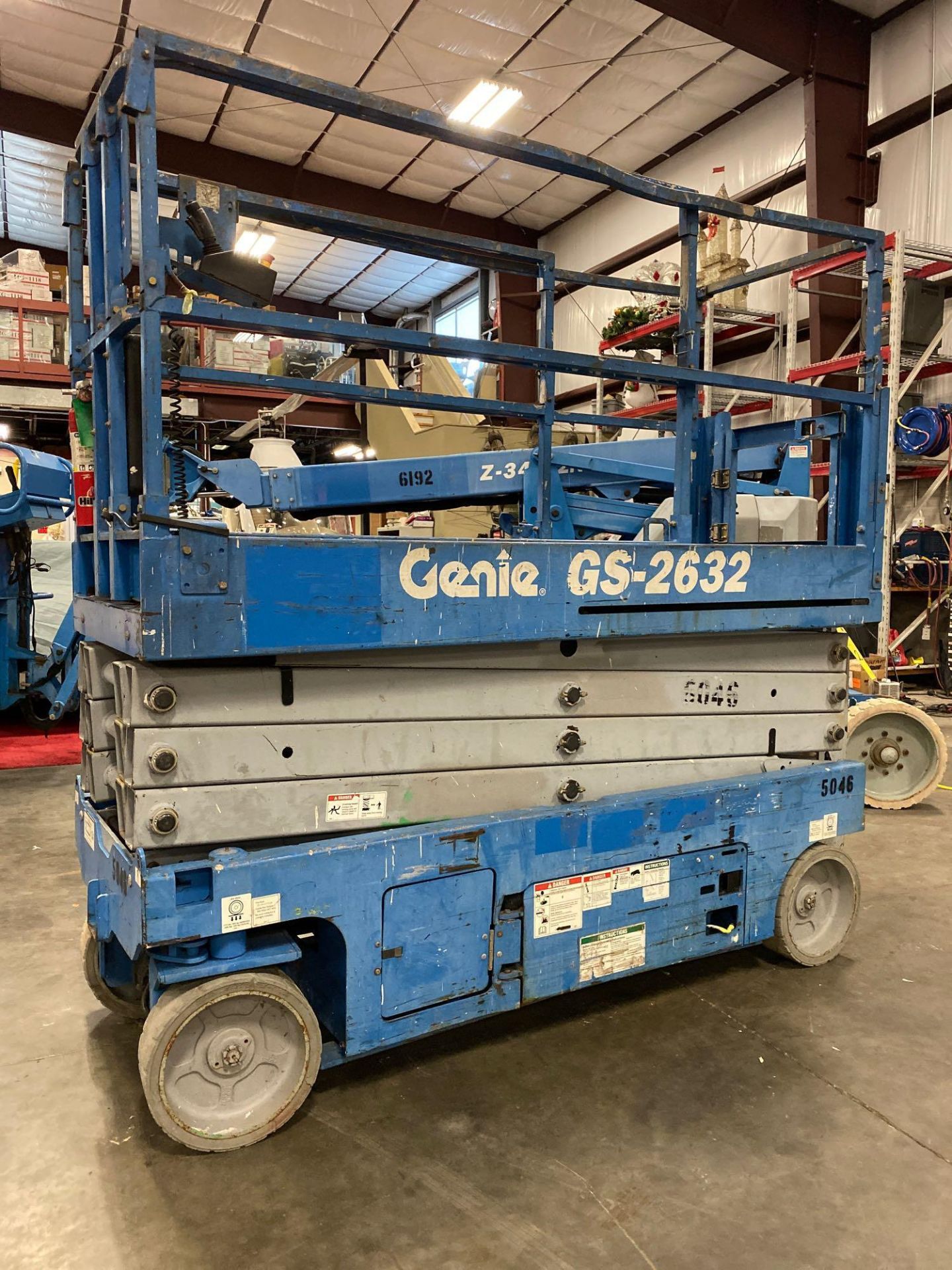 2013 GENIE GS-2632 ELECTRIC SELF PROPELLED SCISSOR LIFT, SLIDE OUT PLATFORM, 26' PLATFORM HEIGHT, 50 - Image 2 of 6