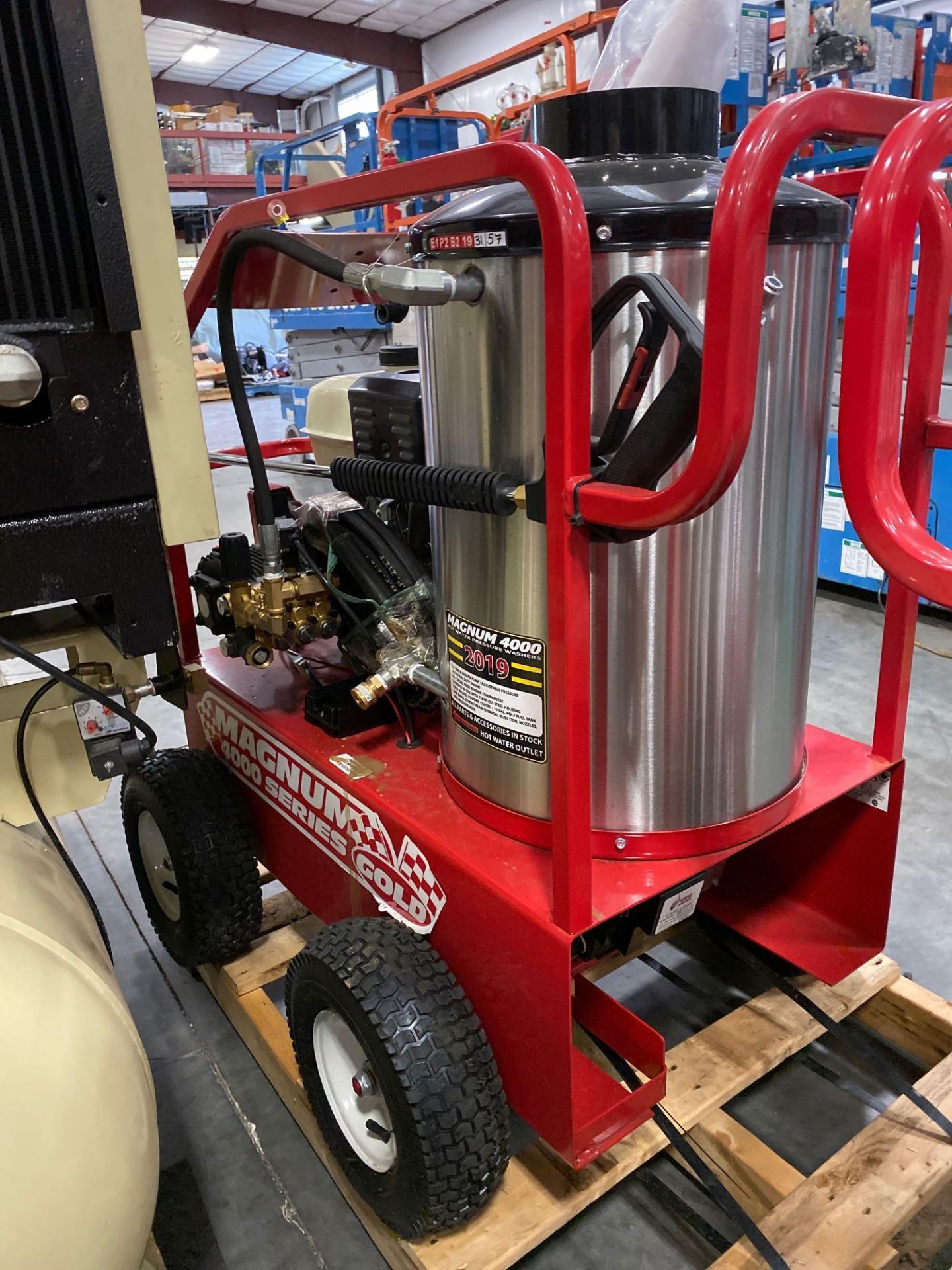 NEW 2019 MAGNUM 4000 PSI HEATED PRESSURE WASHER, ELECTRIC START, GAS POWERED WITH DIESEL BURNER, HOS - Image 5 of 5
