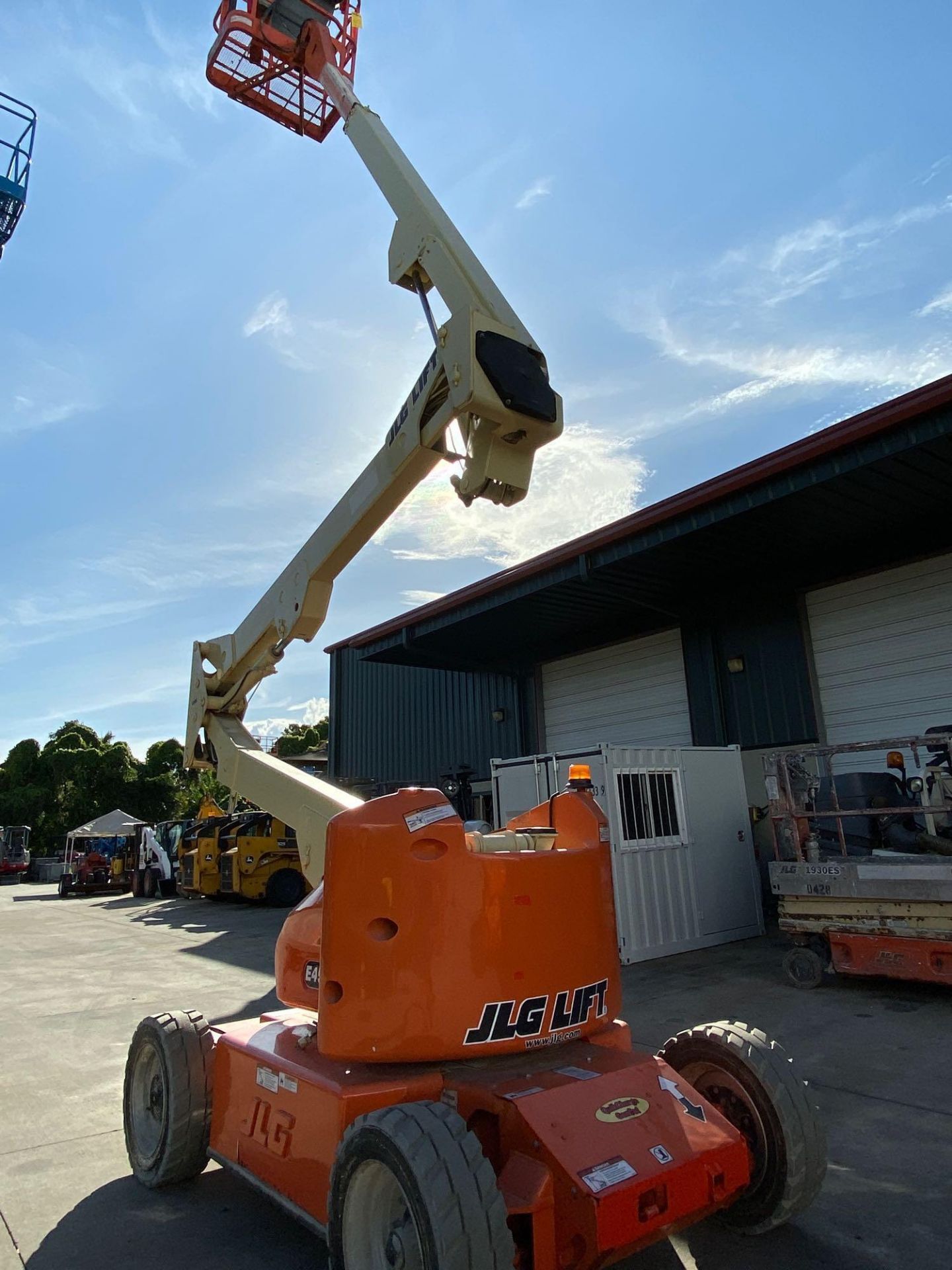 JLG E450A ARTICULATING BOOM LIFT, ELECTRIC 45’ PLATFORM HEIGHT, RUNS AND OPERATES - Image 9 of 10