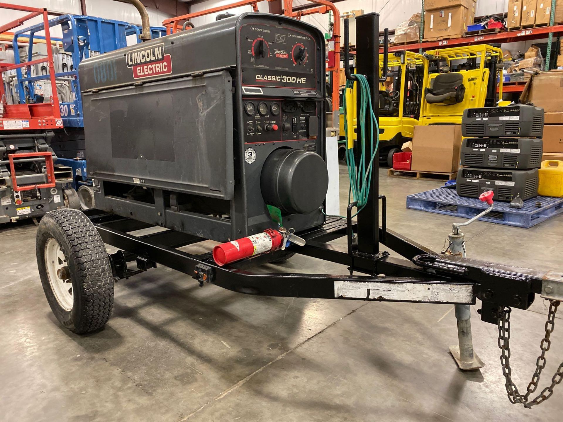 2014 LINCOLN ELECTRIC CLASSIC 300 HE WELDER/GENERATOR, TRAILER MOUNTED, KUBOTA DIESEL, RUNS AND OPER - Image 3 of 7