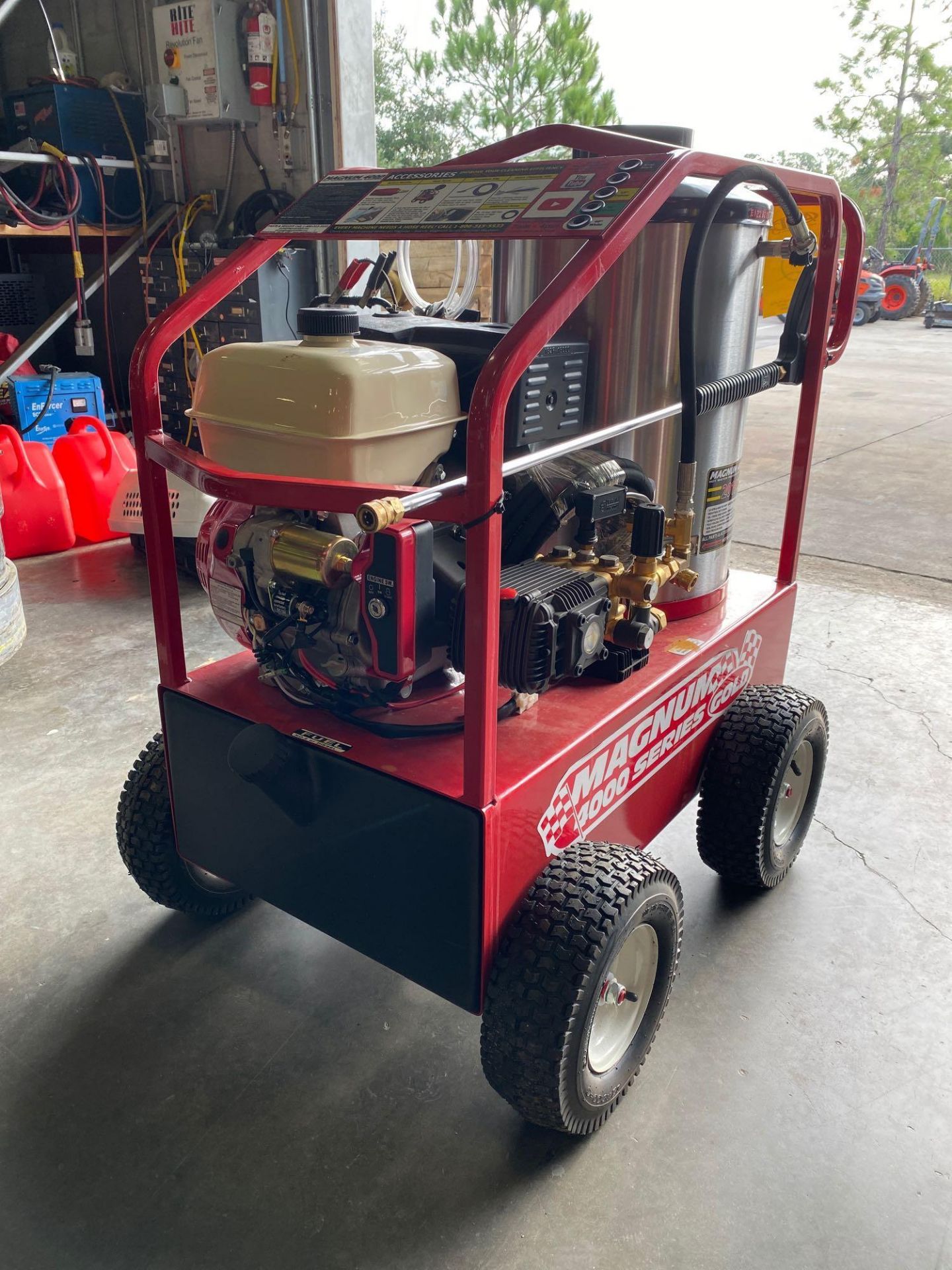 NEW 2019 MAGNUM 4000 PSI HEATED PRESSURE WASHER, ELECTRIC START, GAS POWERED WITH DIESEL BURNER, HOS - Image 2 of 7