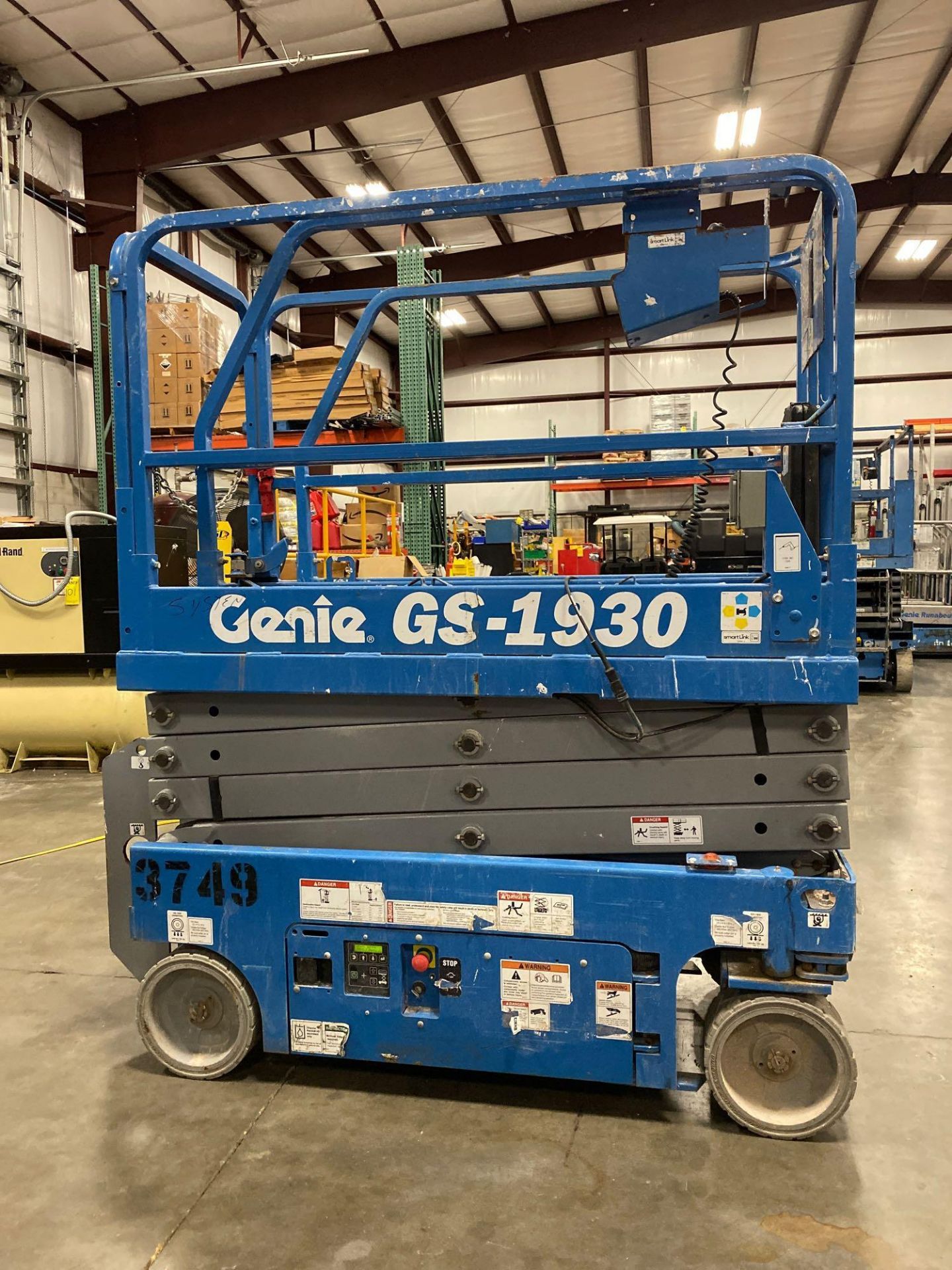 2017 GENIE GS-1930 ELECTRIC SELF PROPELLED SCISSOR LIFT, 19' PLATFORM HEIGHT, SLIDE OUT PLATFORM - Bild 4 aus 7