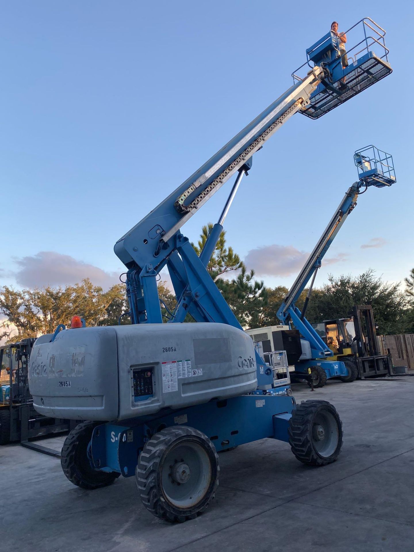 GENIE S-60 DIESEL 4 x 4 BOOM LIFT, 60' PLATFORM HEIGHT, RUNS & OPERATES - Image 6 of 7