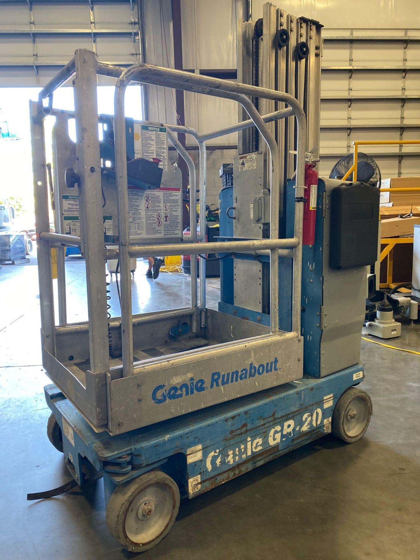 2013 GENIE GR-20 RUNABOUT, 19’ 9” PLATFORM HEIGHT, RUNS AND OPERATES