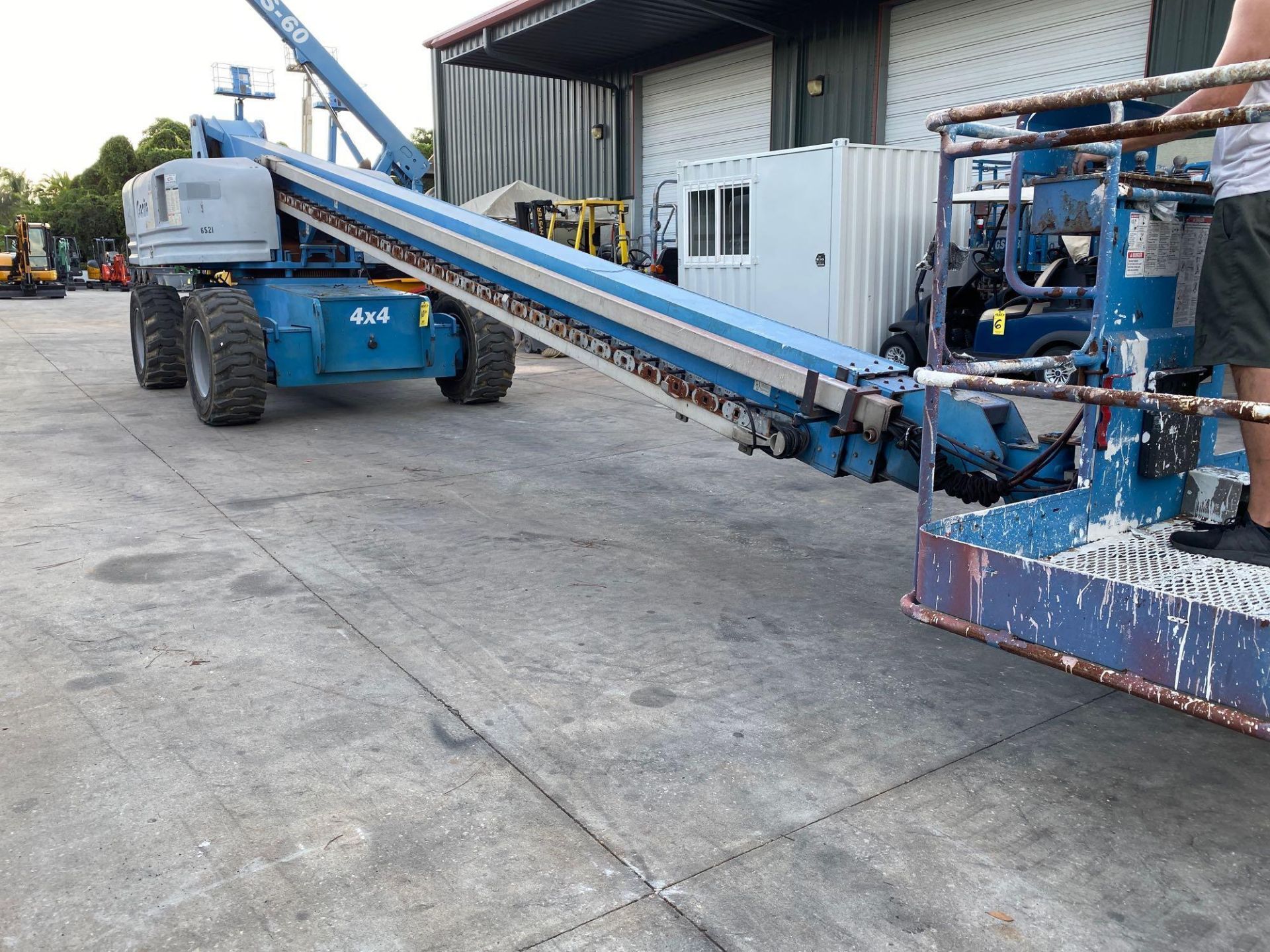 GENIE S-80 DIESEL BOOM LIFT, 4x4, EXTENDABLE/ SLIDE OUT WHEELS, 80' PLATFORM HEIGHT, RUNS & OPERATES - Image 5 of 8