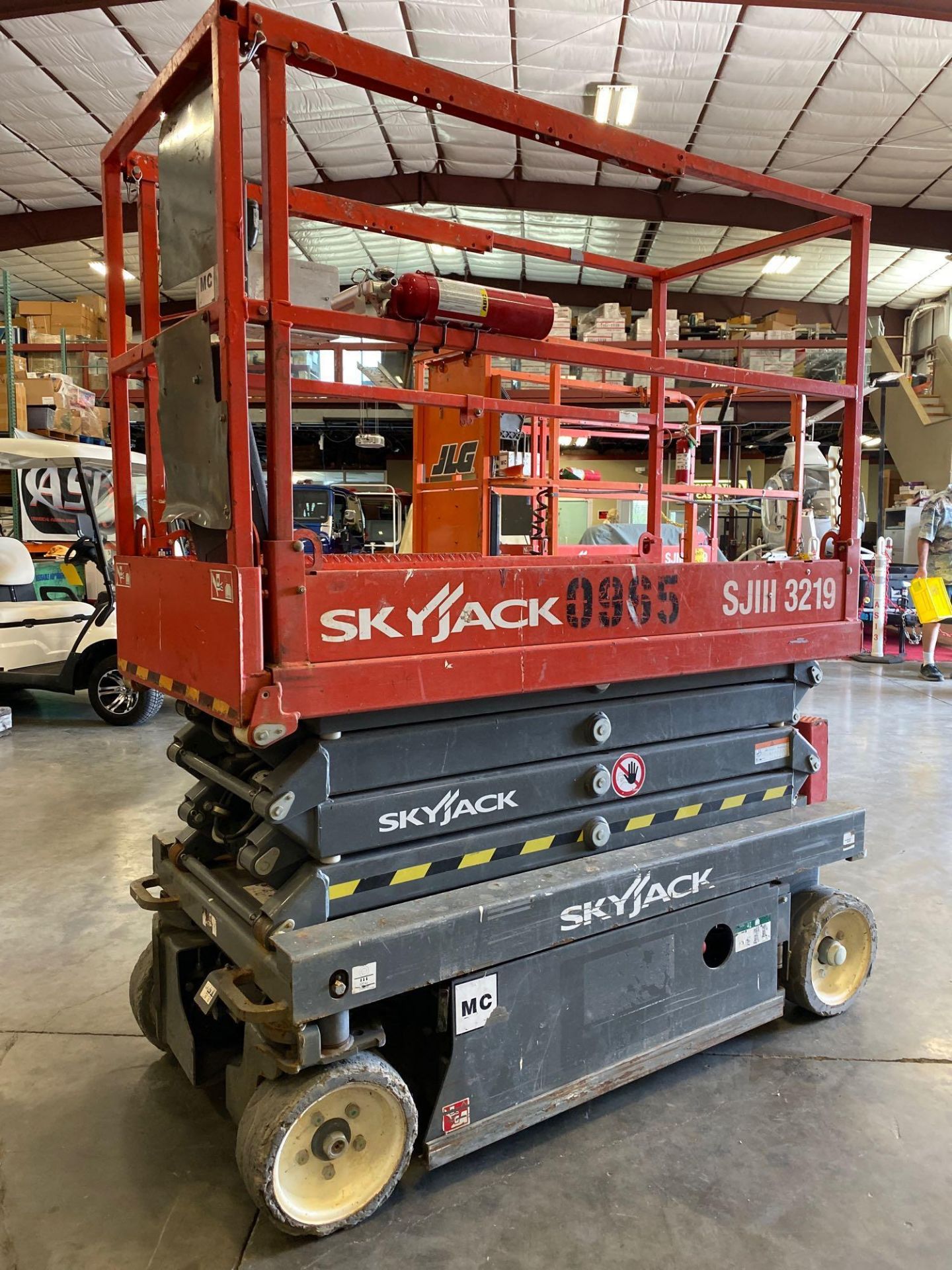 2016 SKYJACK SJIII 3219 ELECTRIC SCISSOR LIFT, SELF PROPELLED, EXTENDABLE PLATFORM, 500 LB CAPACITY, - Image 2 of 6