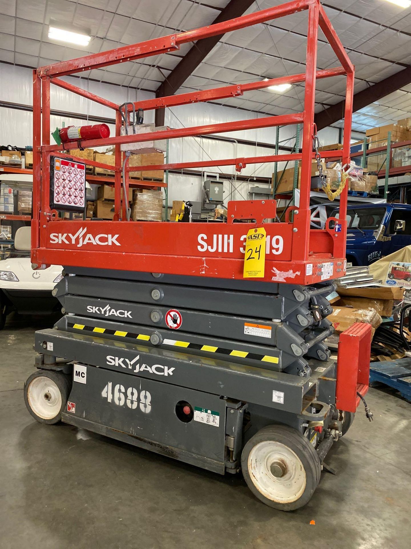 2018 SKYJACK SJIII 3319 ELECTRIC SCISSOR LIFT, SELF PROPELLED, 19' PLATFORM HEIGHT, EXTENDABLE PLATF