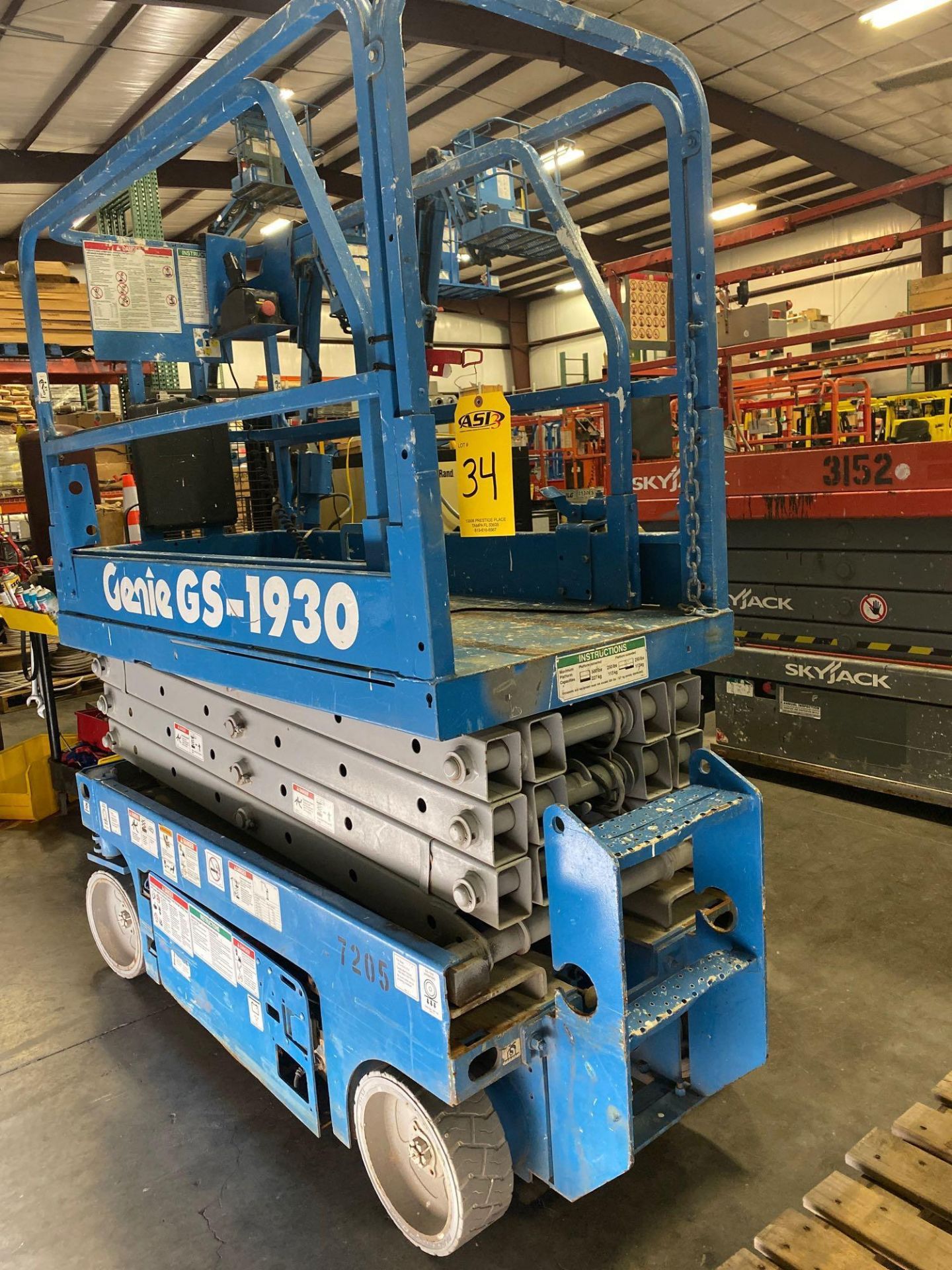 GENIE GS-1930 ELECTRIC SCISSOR LIFT, SELF PROPELLED, 19' PLATFORM HEIGHT, 500 LB CAPACITY, SLIDE OUT - Bild 3 aus 5