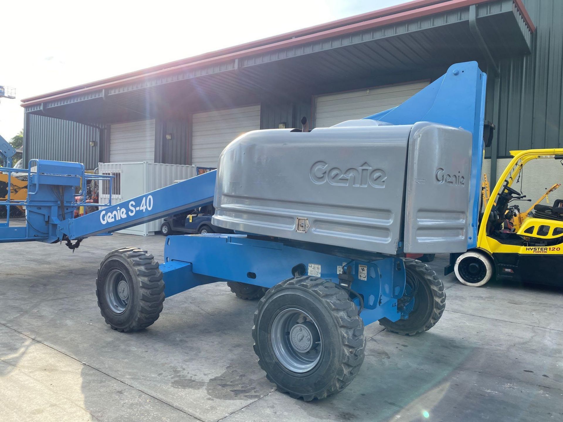 GENIE S-40 DIESEL 4 x 4 BOOM LIFT, 40' PLATFORM HEIGHT, RUNS & OPERATES - Image 3 of 7