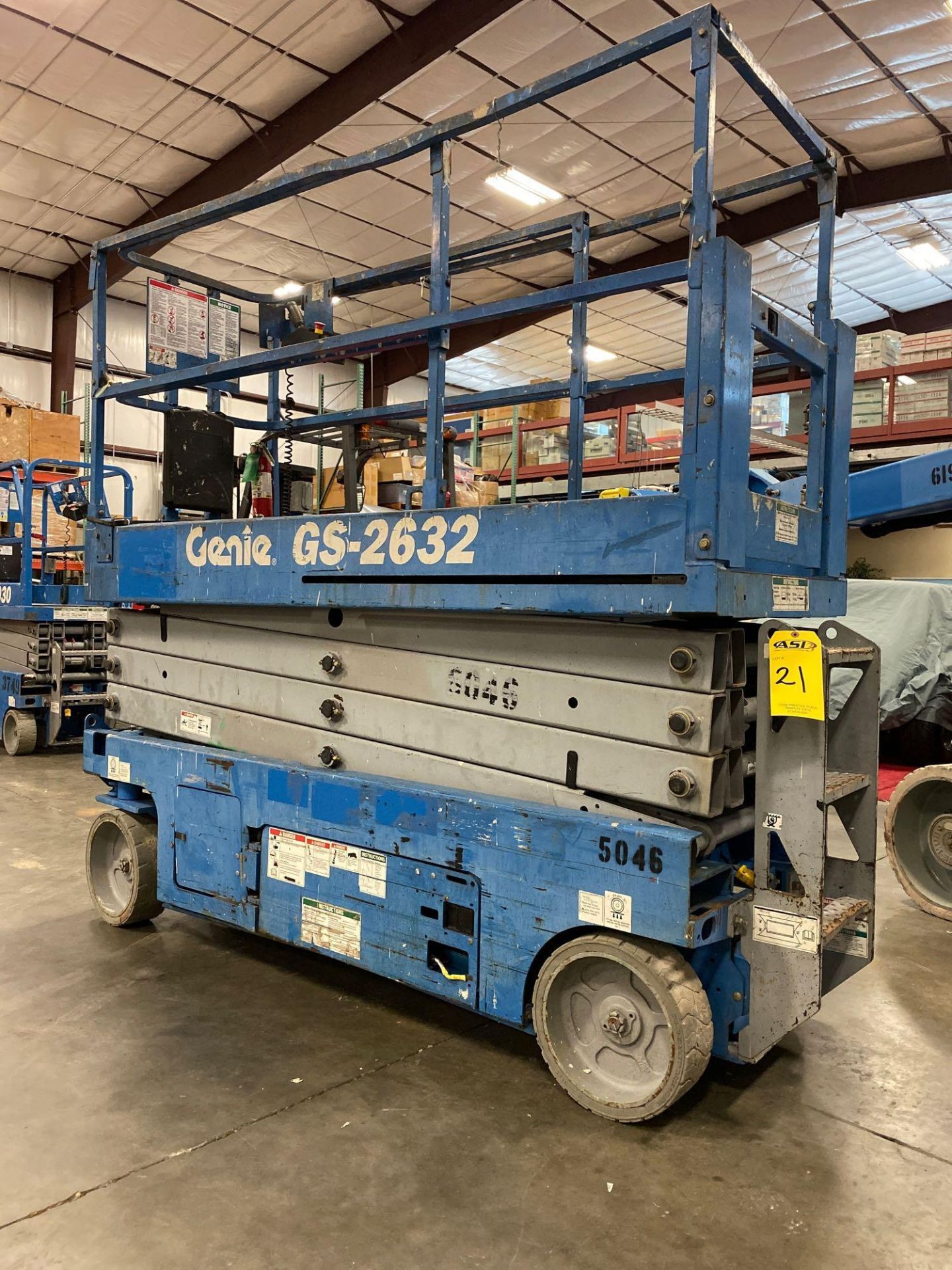 2013 GENIE GS-2632 ELECTRIC SELF PROPELLED SCISSOR LIFT, SLIDE OUT PLATFORM, 26' PLATFORM HEIGHT, 50