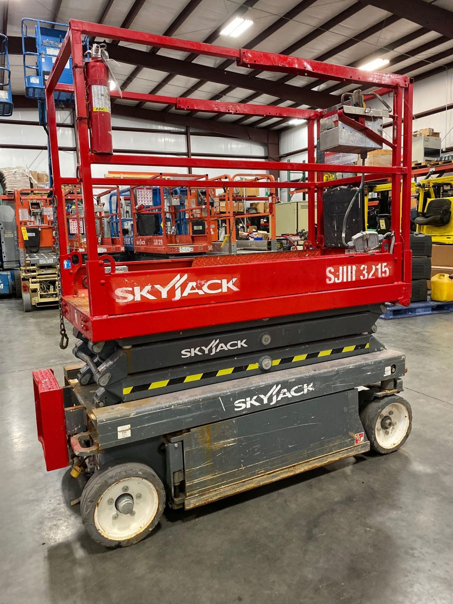 2015 SKYJACK SJIII 3215 ELECTRIC SCISSOR LIFT, SELF PROPELLED, EXTENDABLE PLATFORM, 500 LB CAPACITY,