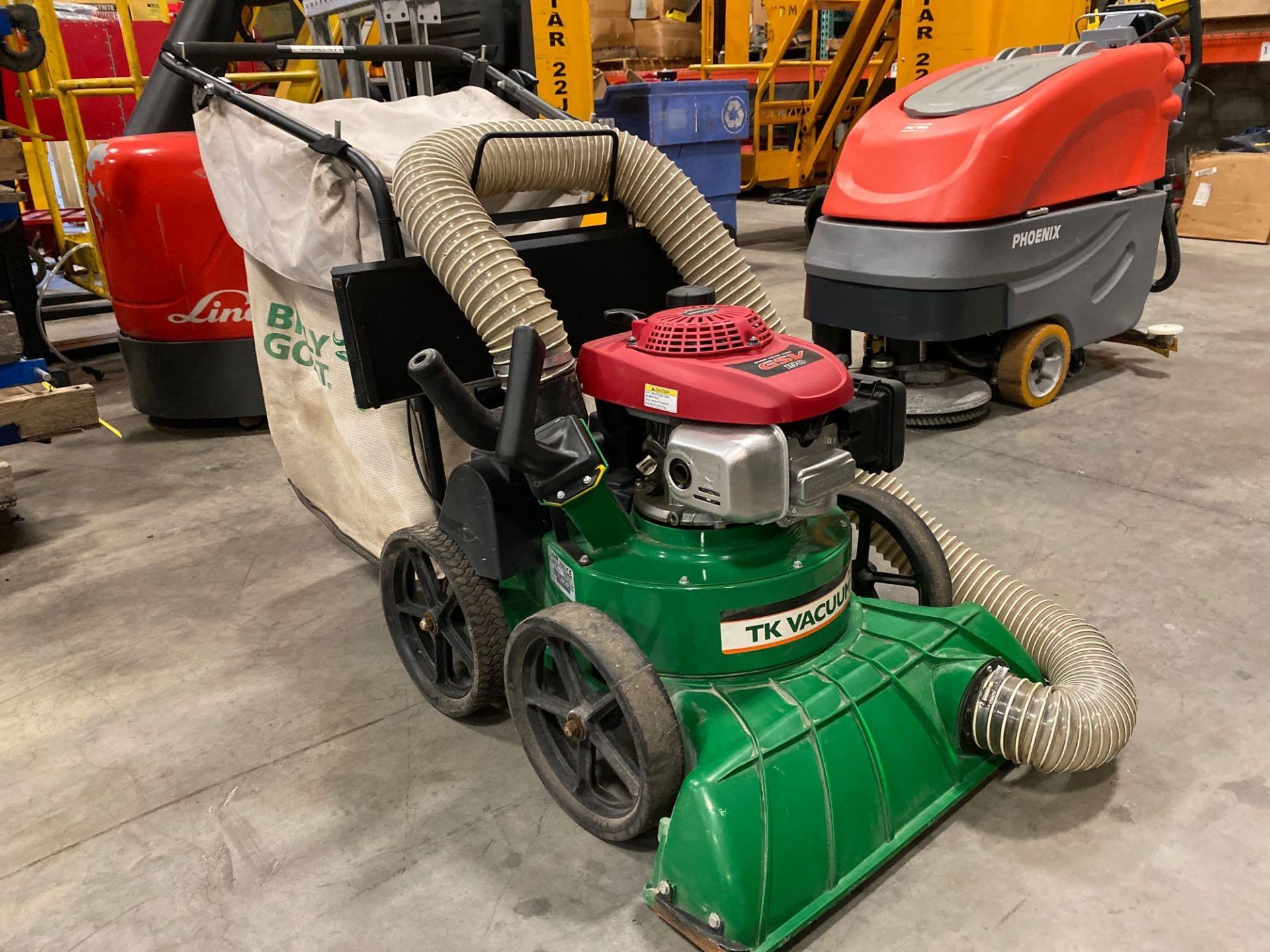 BILLY GOAT TKV650SPH COMMERCIAL VACUUM WITH BUILT IN CHIPPER, HONDA GAS POWERED, RUNS AND OPERATES