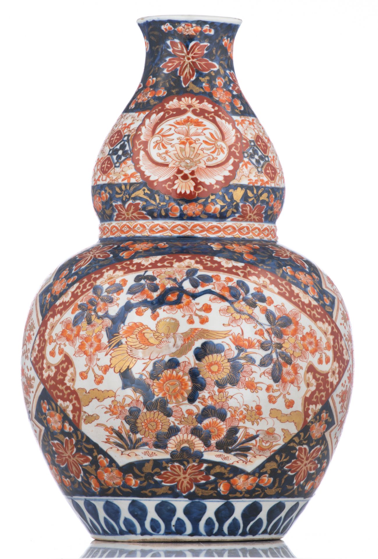 A Japanese Imari double gourd vase, decorated with birds on a flower branch, 19thC, H 46,5 cm - Bild 3 aus 6