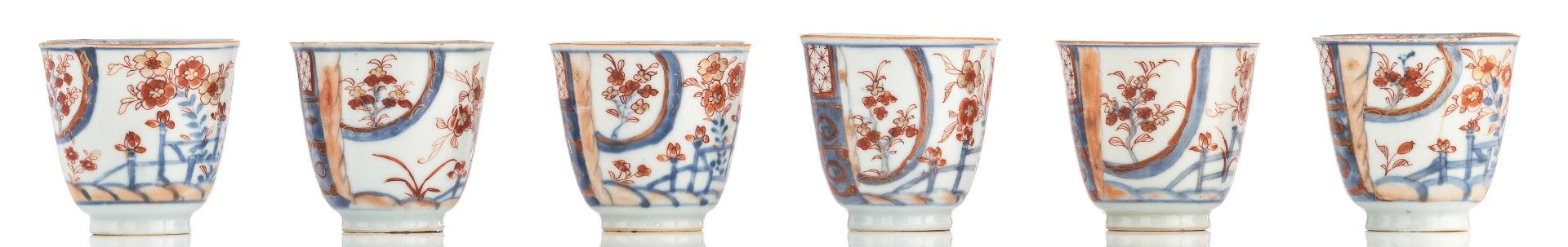 A lot of two Chinese Imari cup and saucer services, Yongzheng - Qianlong (ca 1730-1740), H 4-7 - ø 1 - Image 5 of 13