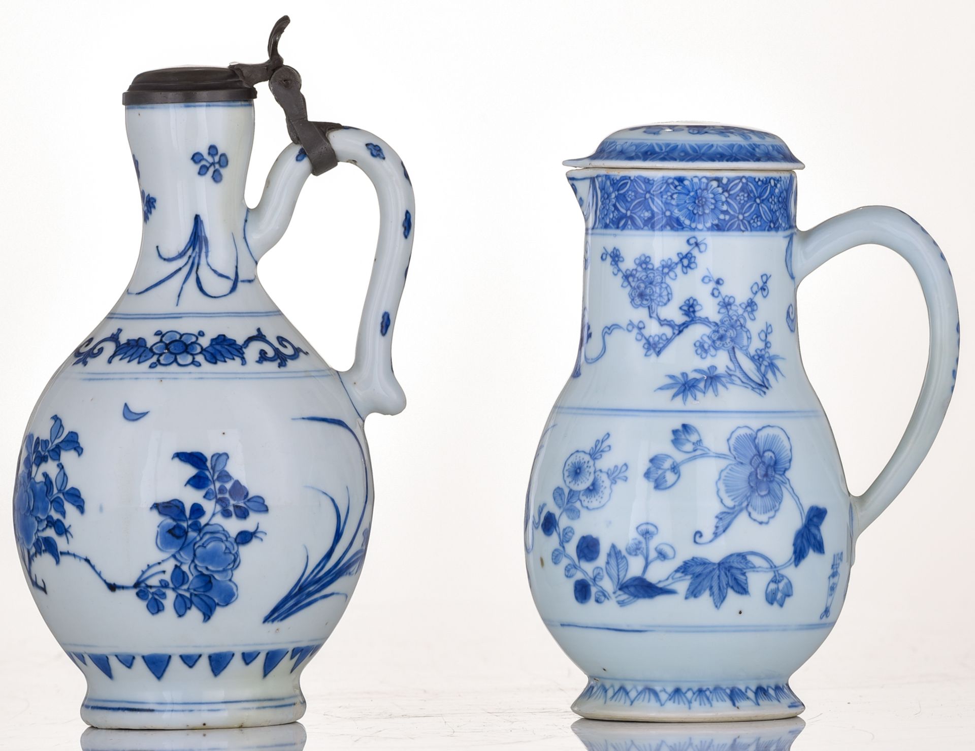 A lot of a Japanese Arita blue and white jug with pewter cover and a covered ewer, 18thC, H 21- 25 c - Image 2 of 7