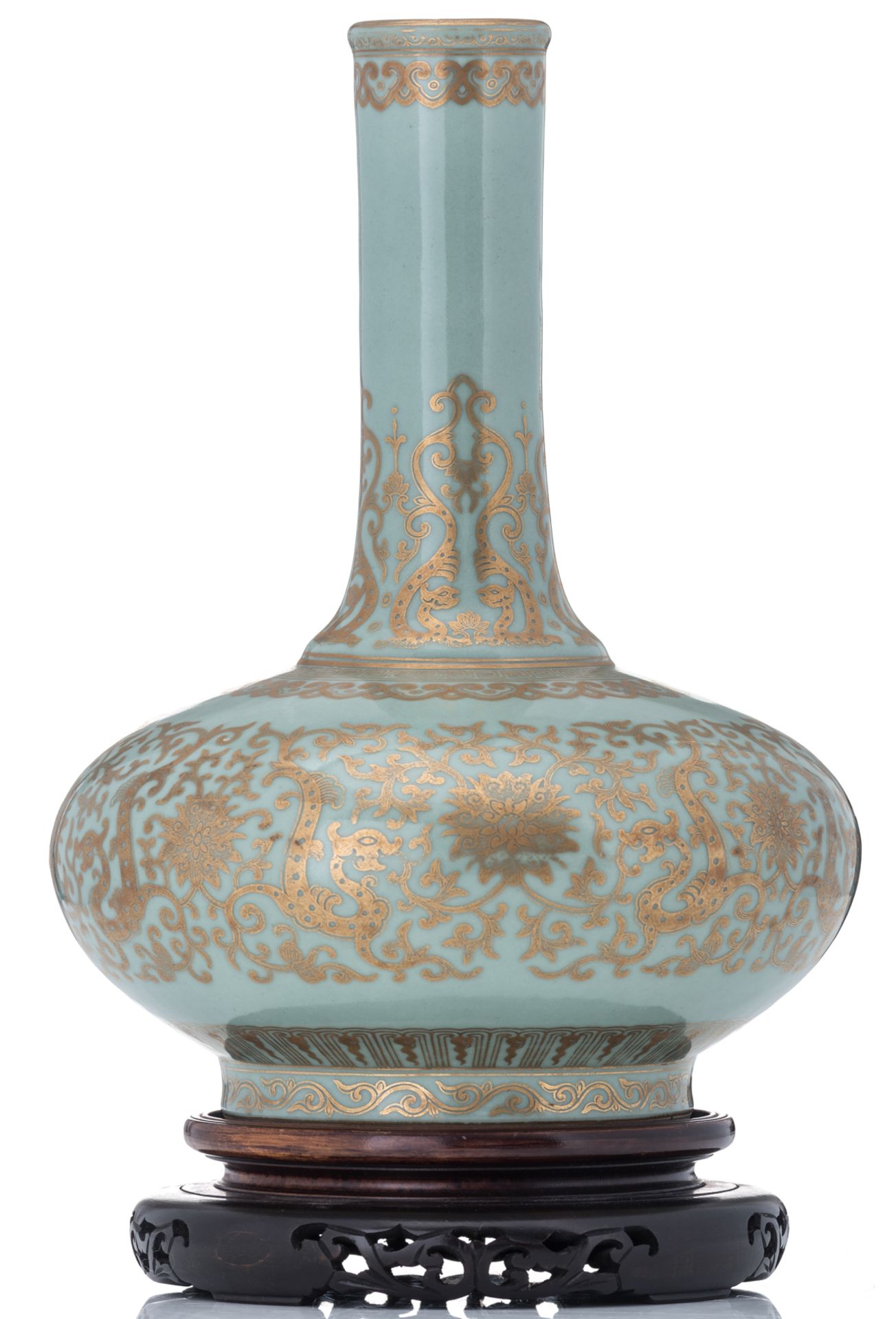 A Chinese celadon ground gilt decorated bottle vase, with a Qianlong mark, H 33,5 cm - Bild 4 aus 7