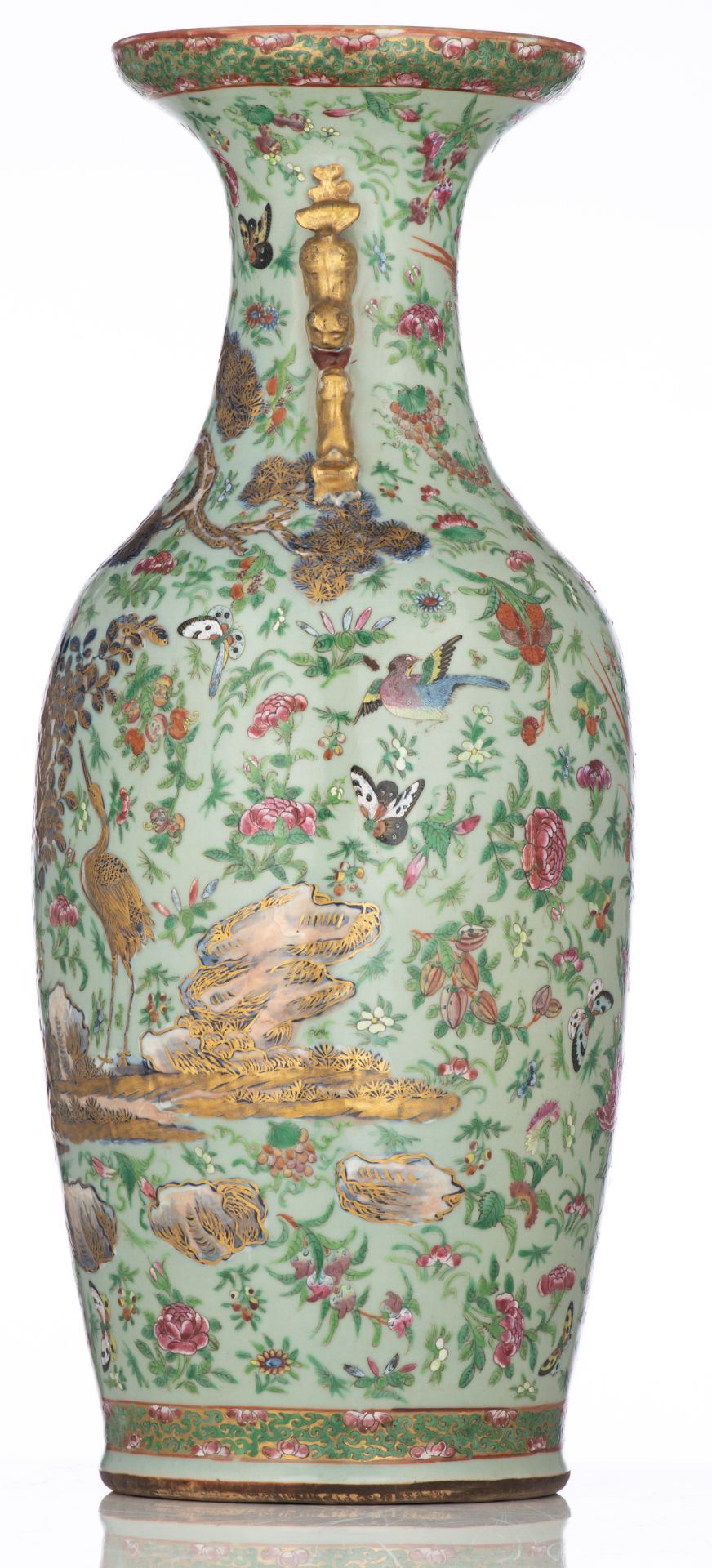 A Chinese celadon ground gilt and famille rose vase, decorated with deer, cranes, butterflies, birds - Bild 2 aus 6