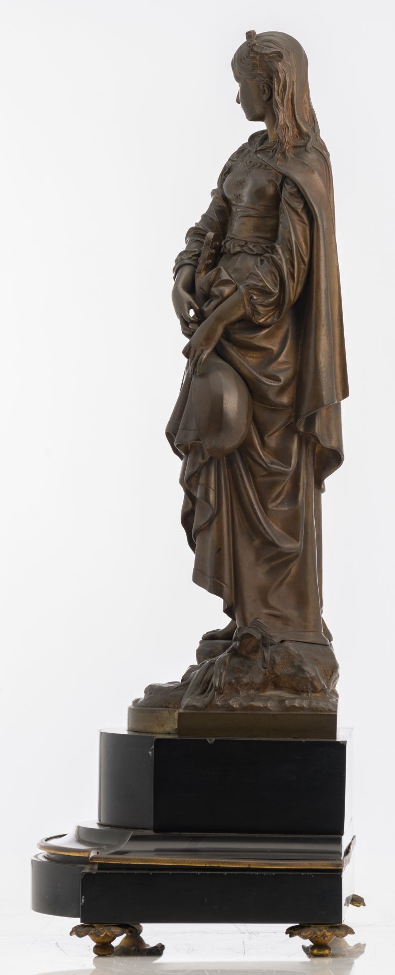 Bouret E., a girl with a lute, patinated bronze on a Noir Belge marble base, H 46 (without base) - 5 - Bild 2 aus 7