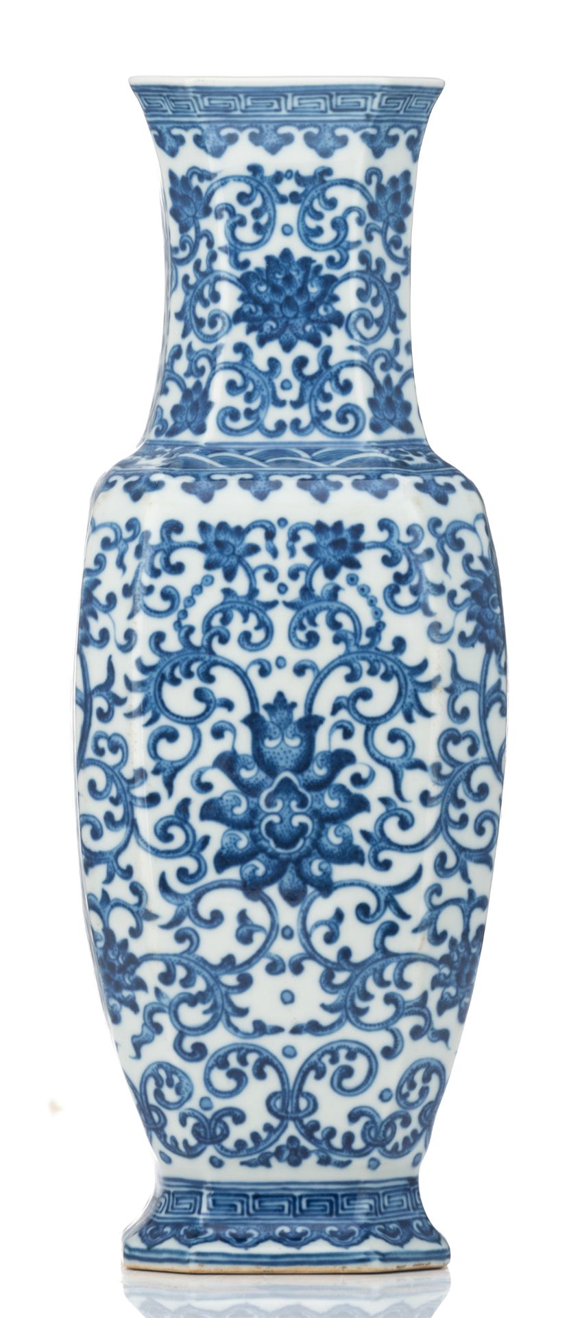 A Chinese blue and white octagonal baluster shaped vase, all over decorated with scrolling lotus, wi - Bild 2 aus 6