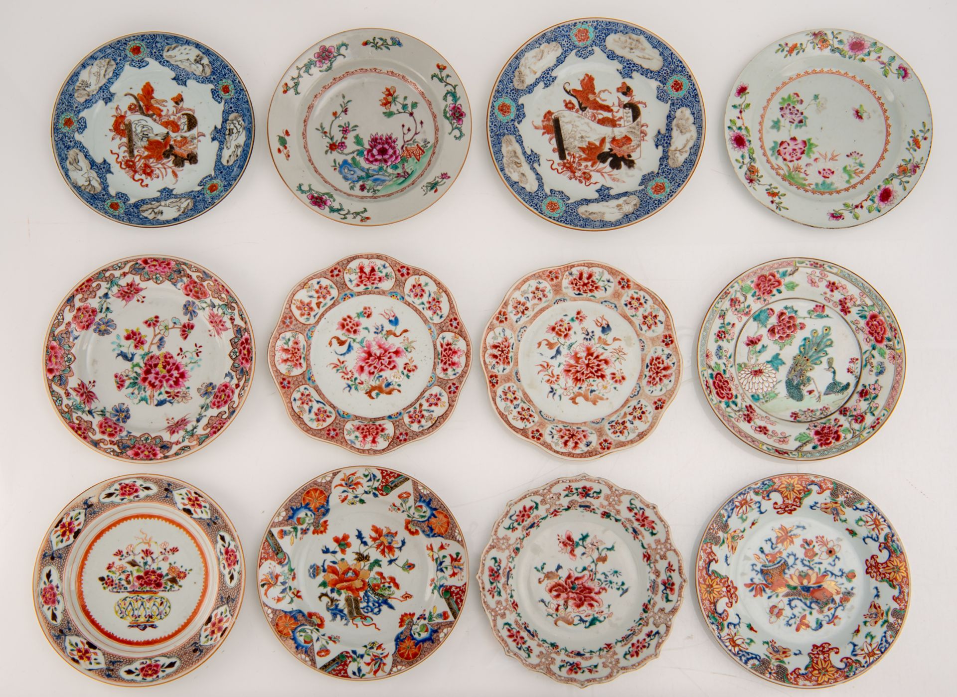 A pair of Chinese famille rose lobed dishes; added ten ditto and polychrome dishes, 18thC, ø 22,5 - - Bild 2 aus 3