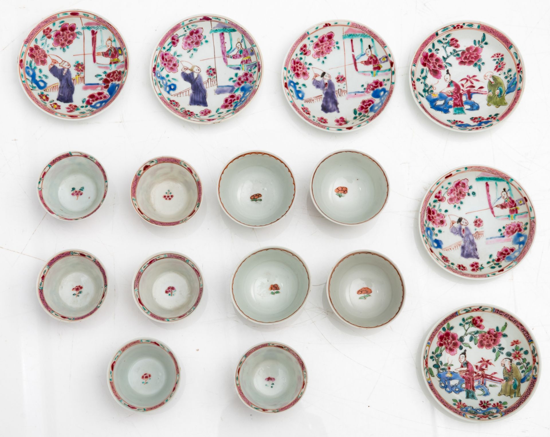 A lot of various Chinese famille rose porcelain items, consisting of three sets of cups and saucers - Image 22 of 26